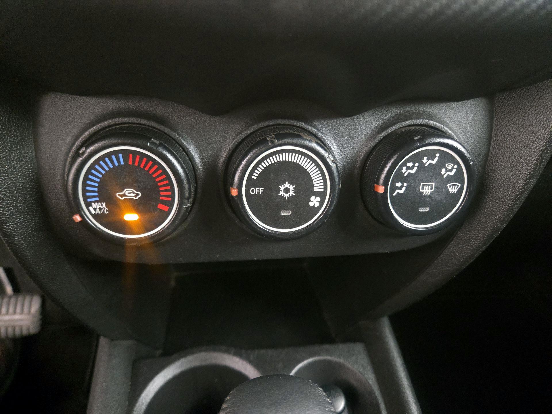 Thumbnail: 2015 Mitsubishi Outlander Sport - 15