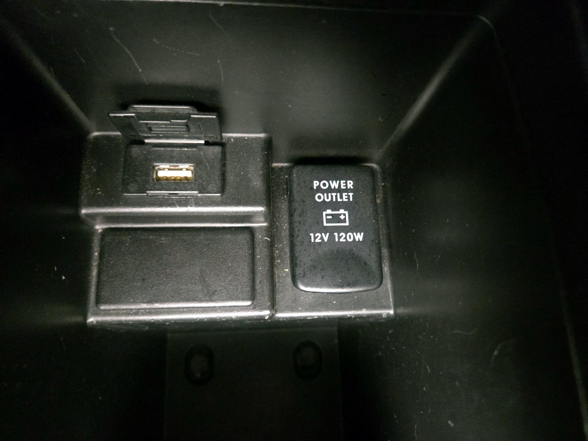 Thumbnail: 2015 Mitsubishi Outlander Sport - 17