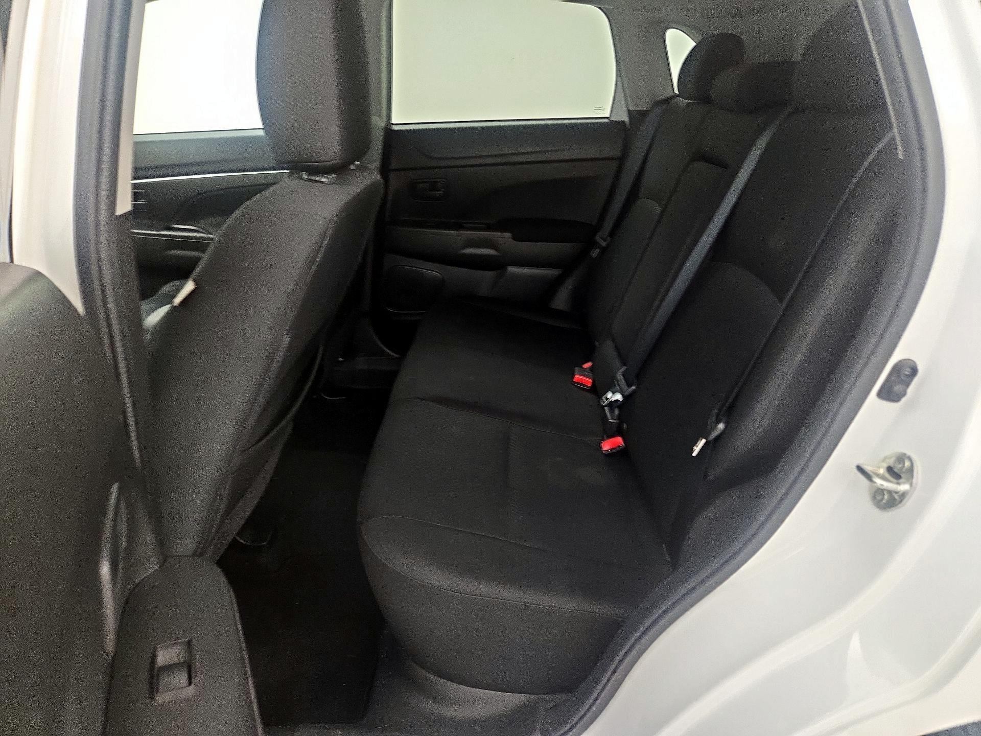 Thumbnail: 2015 Mitsubishi Outlander Sport - 18