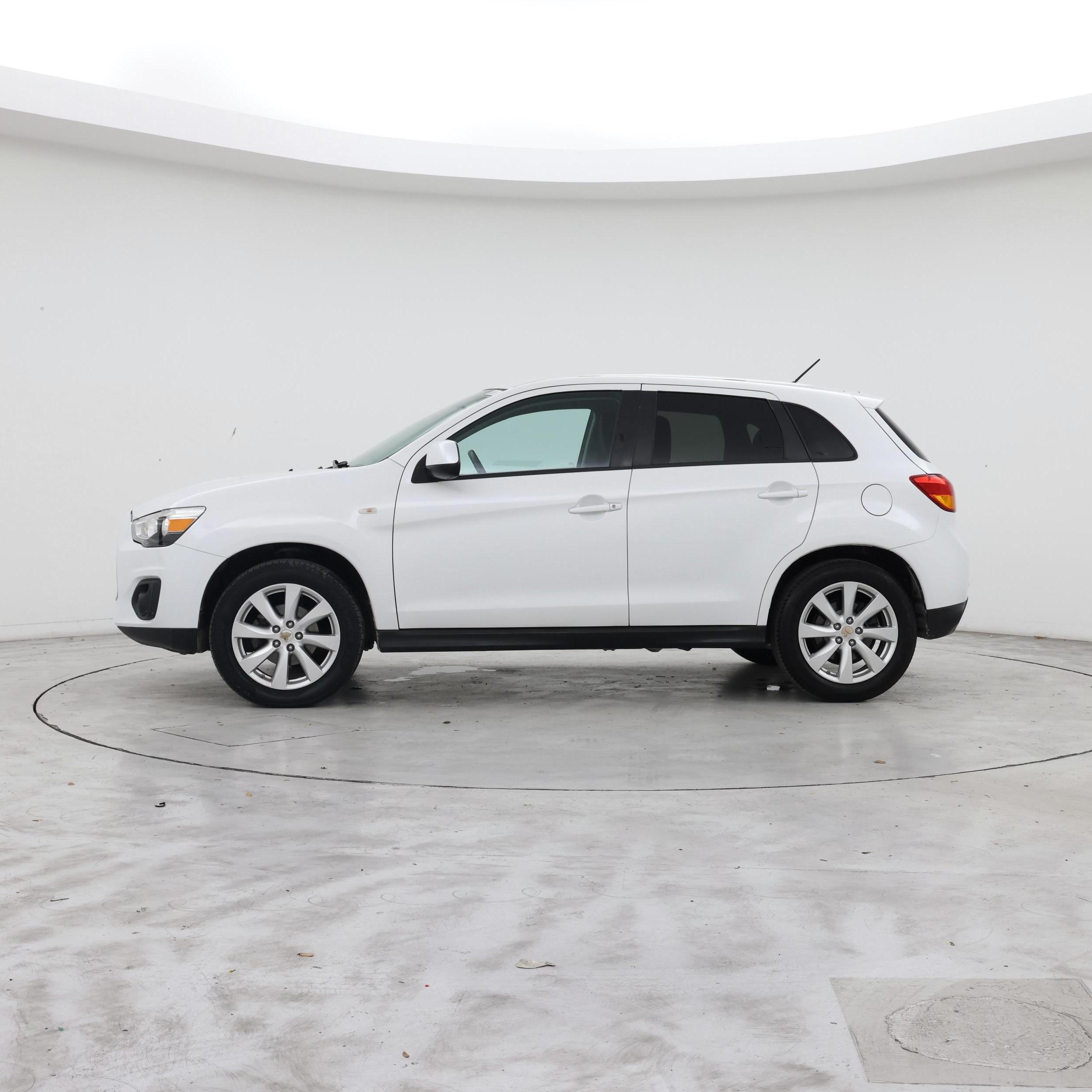 Thumbnail: 2015 Mitsubishi Outlander Sport - 3