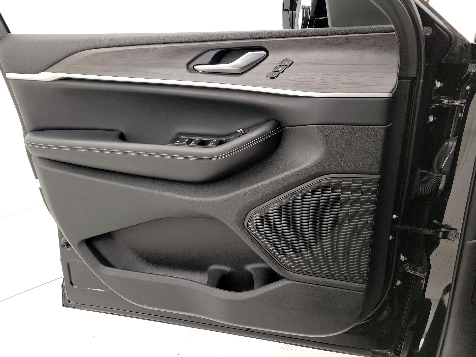 Thumbnail: 2023 Jeep Grand Cherokee L - 10