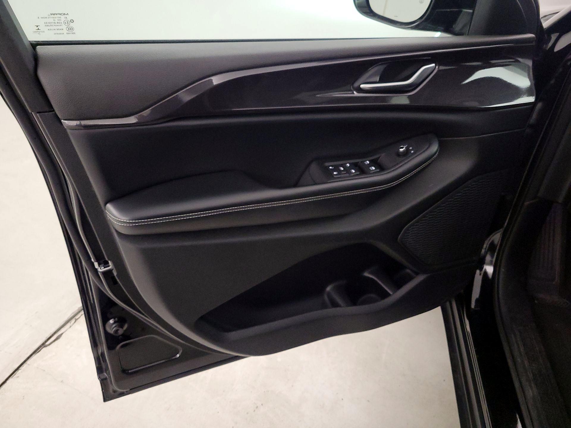 Thumbnail: 2023 Jeep Grand Cherokee L - 12