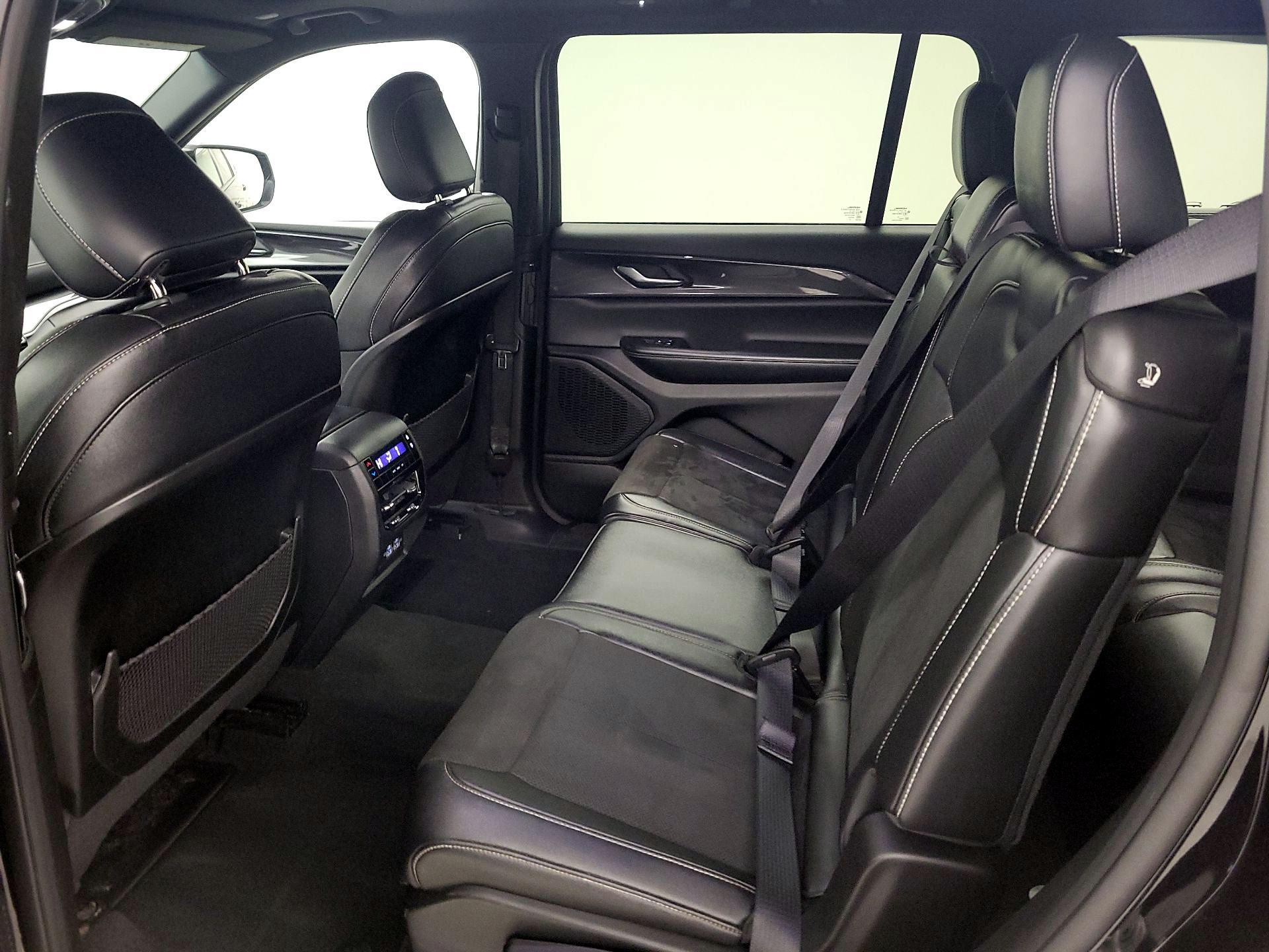 Thumbnail: 2023 Jeep Grand Cherokee L - 20