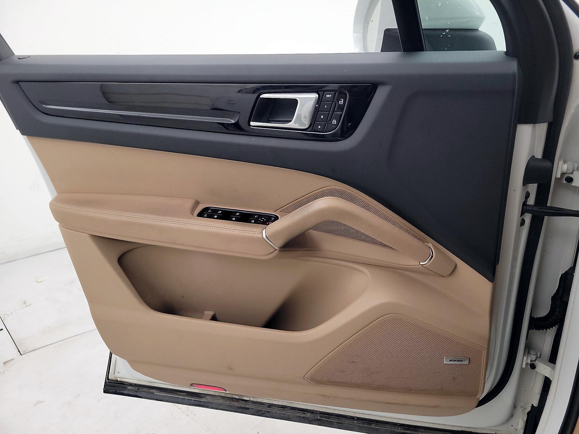 Thumbnail: 2020 Porsche Cayenne - 12