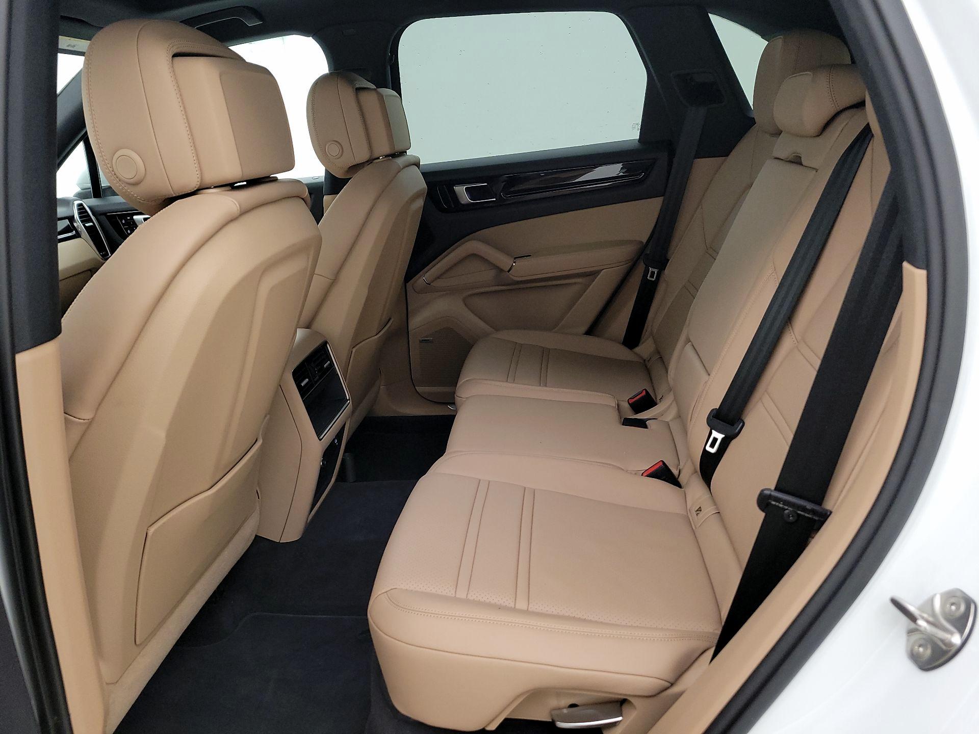 Thumbnail: 2020 Porsche Cayenne - 20