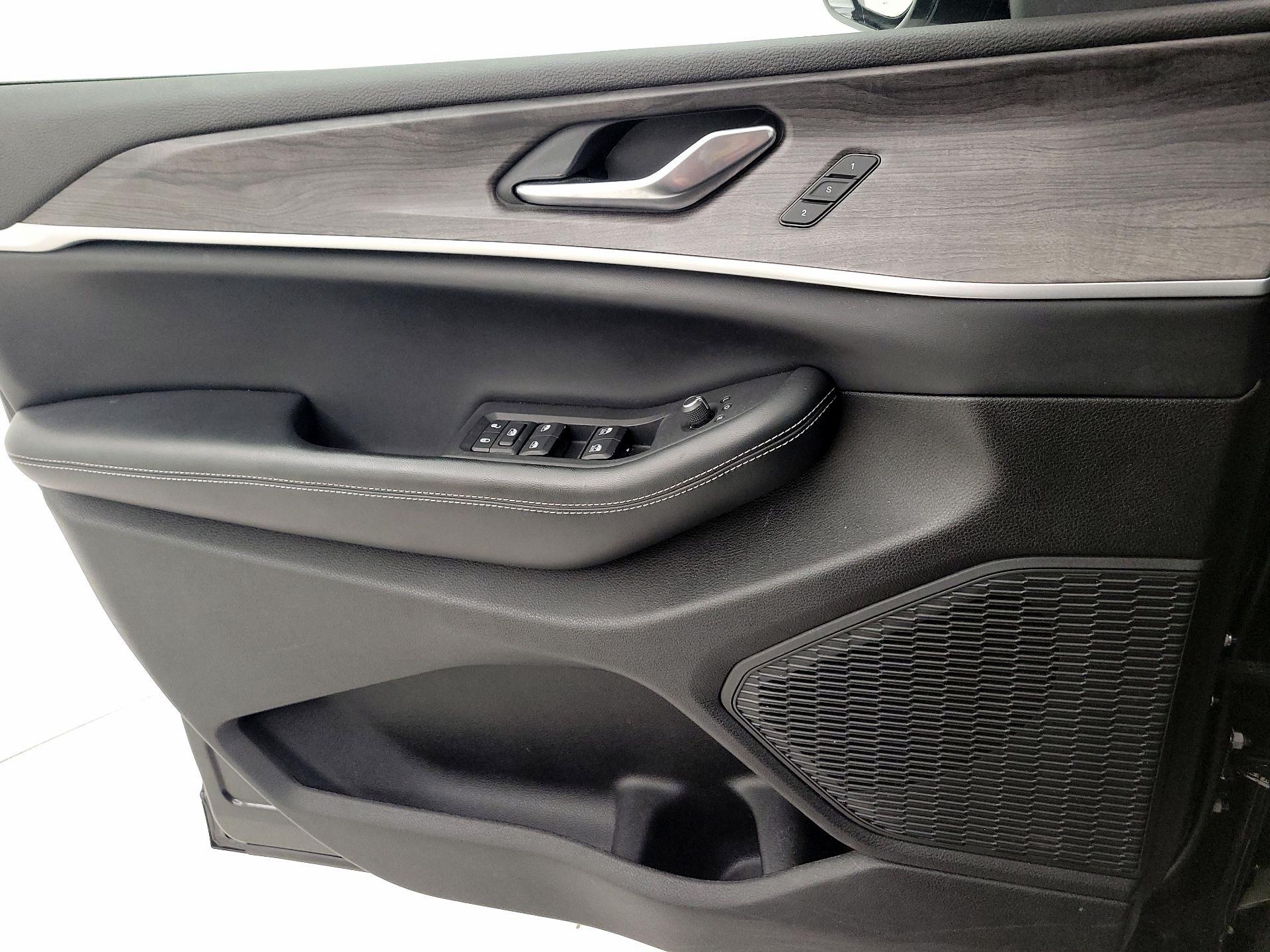 Thumbnail: 2023 Jeep Grand Cherokee L - 12