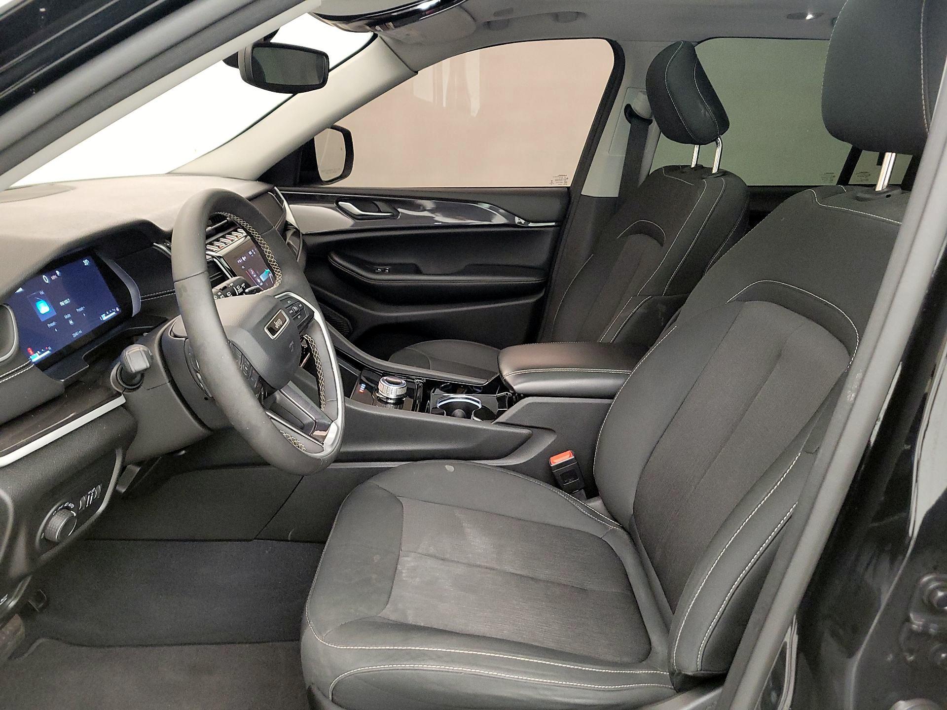 Thumbnail: 2023 Jeep Grand Cherokee - 9