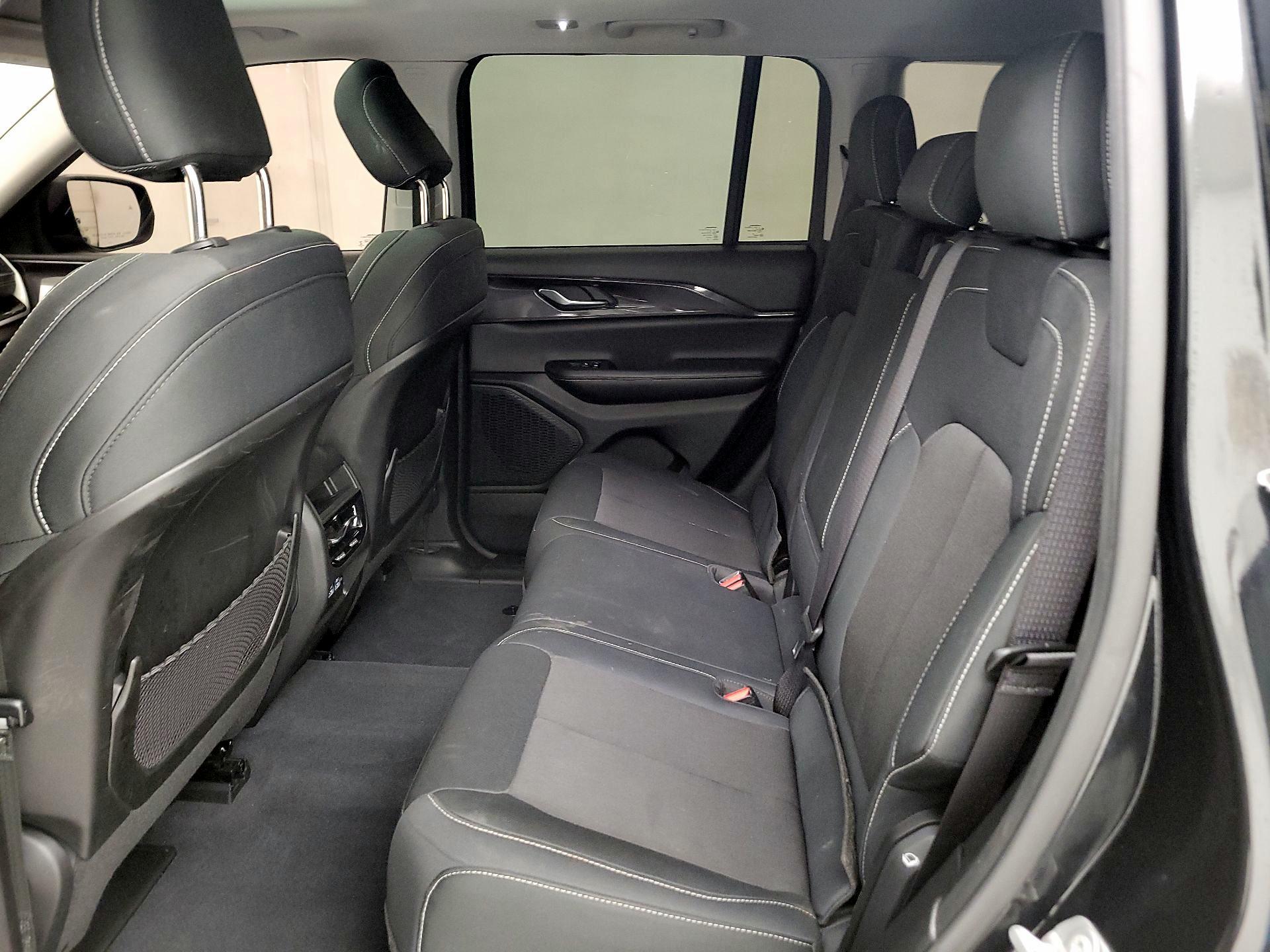 Thumbnail: 2023 Jeep Grand Cherokee - 18