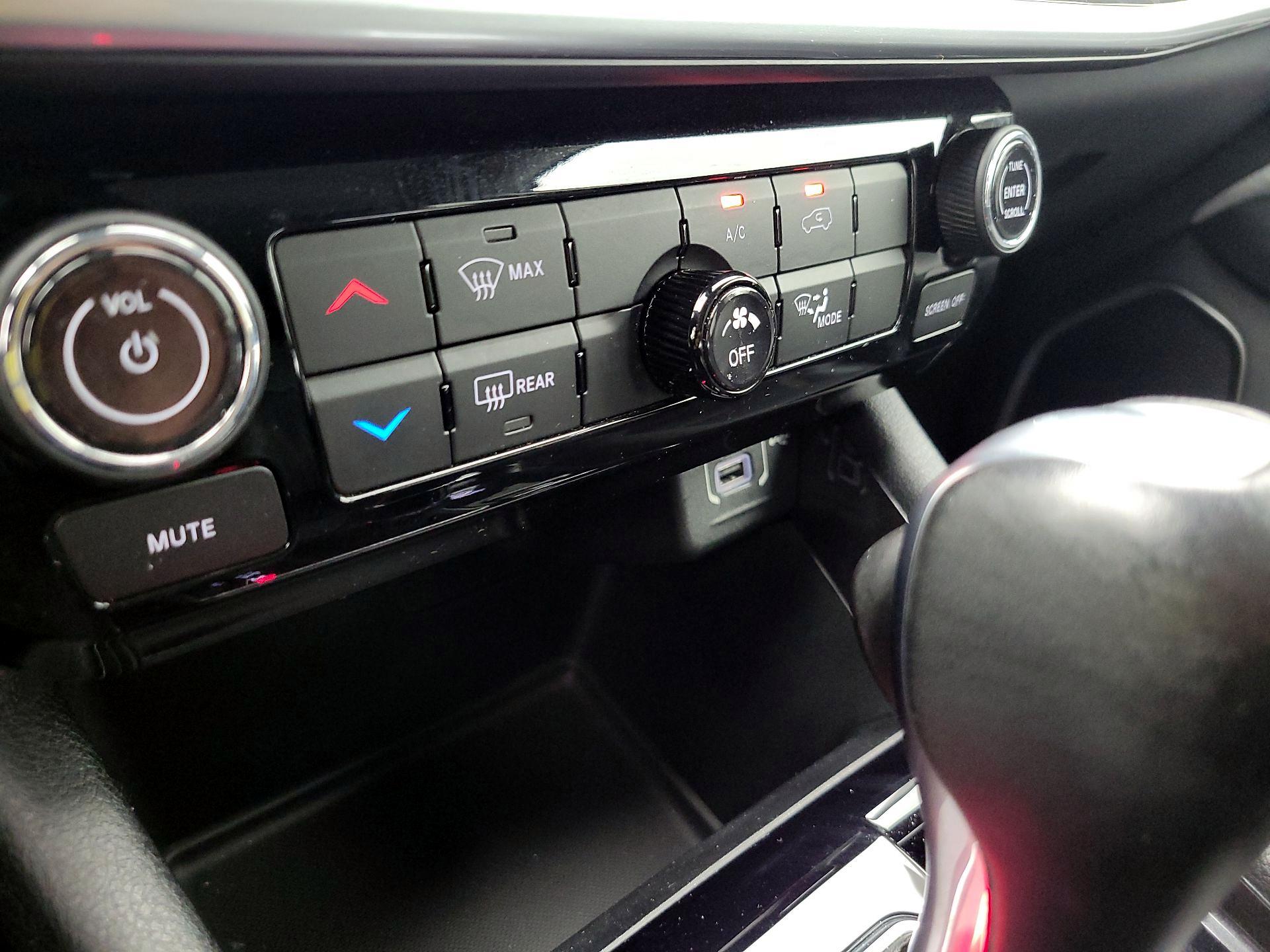 Thumbnail: 2022 Jeep Compass - 16