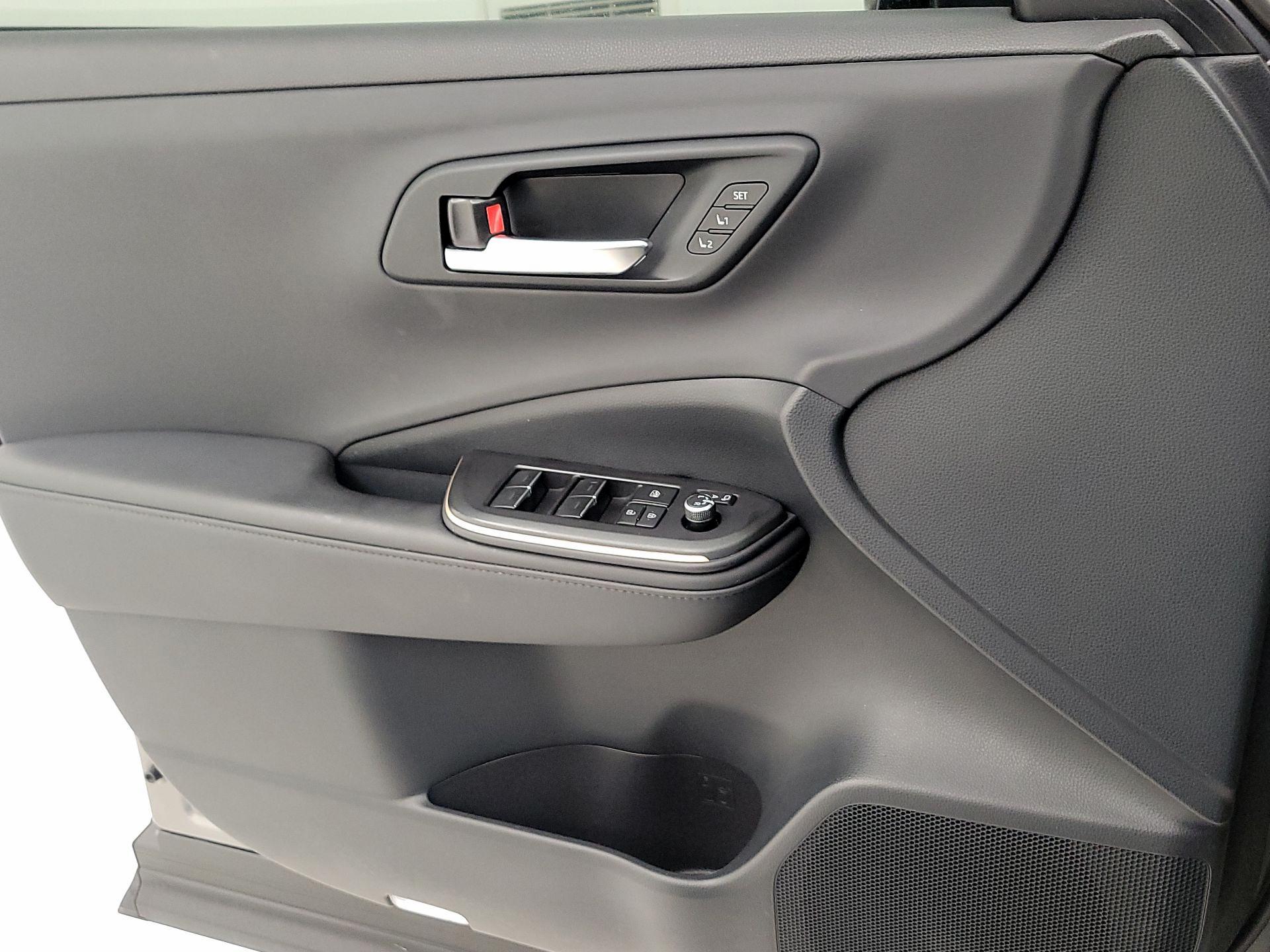 Thumbnail: 2023 Toyota Crown - 12