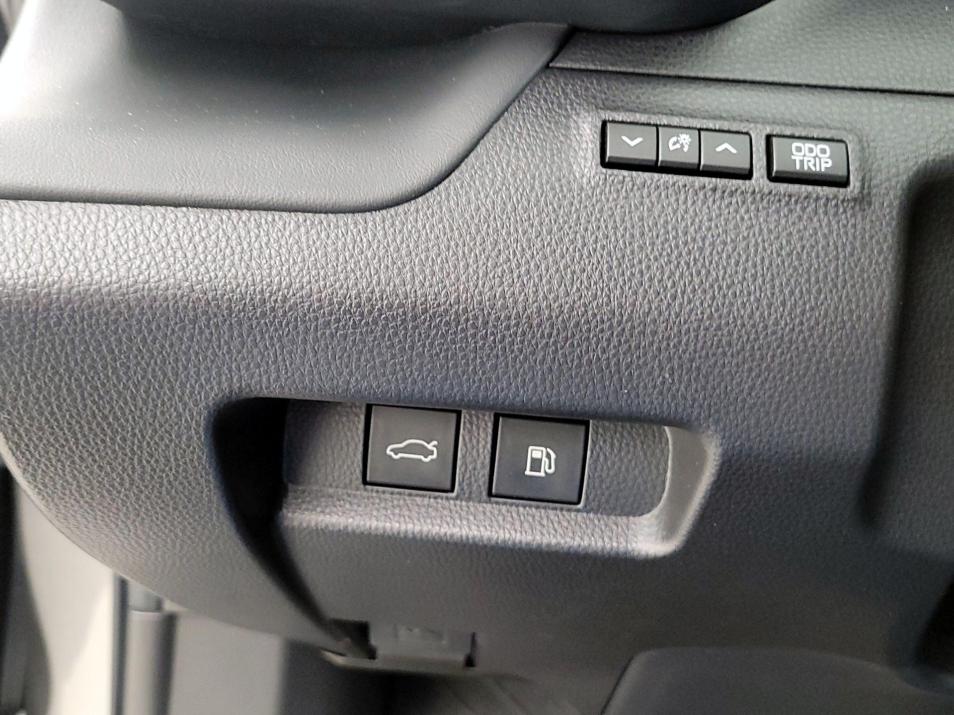 Thumbnail: 2023 Toyota Crown - 13