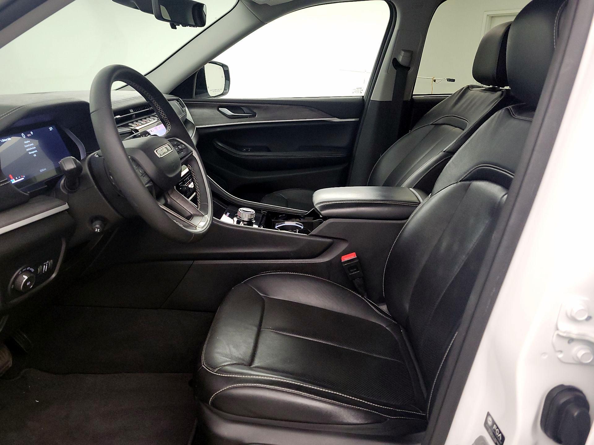 Thumbnail: 2023 Jeep Grand Cherokee - 9