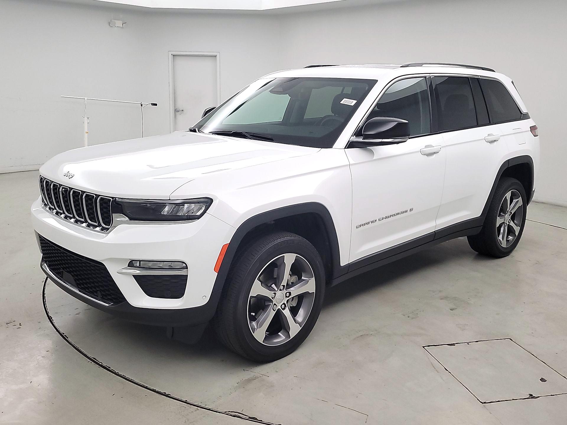 Thumbnail: 2023 Jeep Grand Cherokee - 3