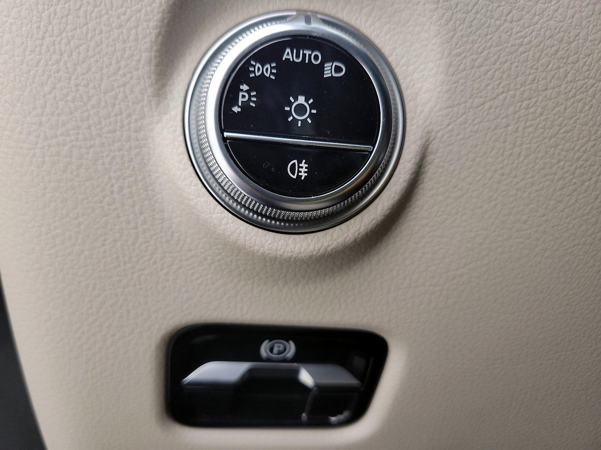 Thumbnail: 2023 Mercedes-Benz C-Class - 13