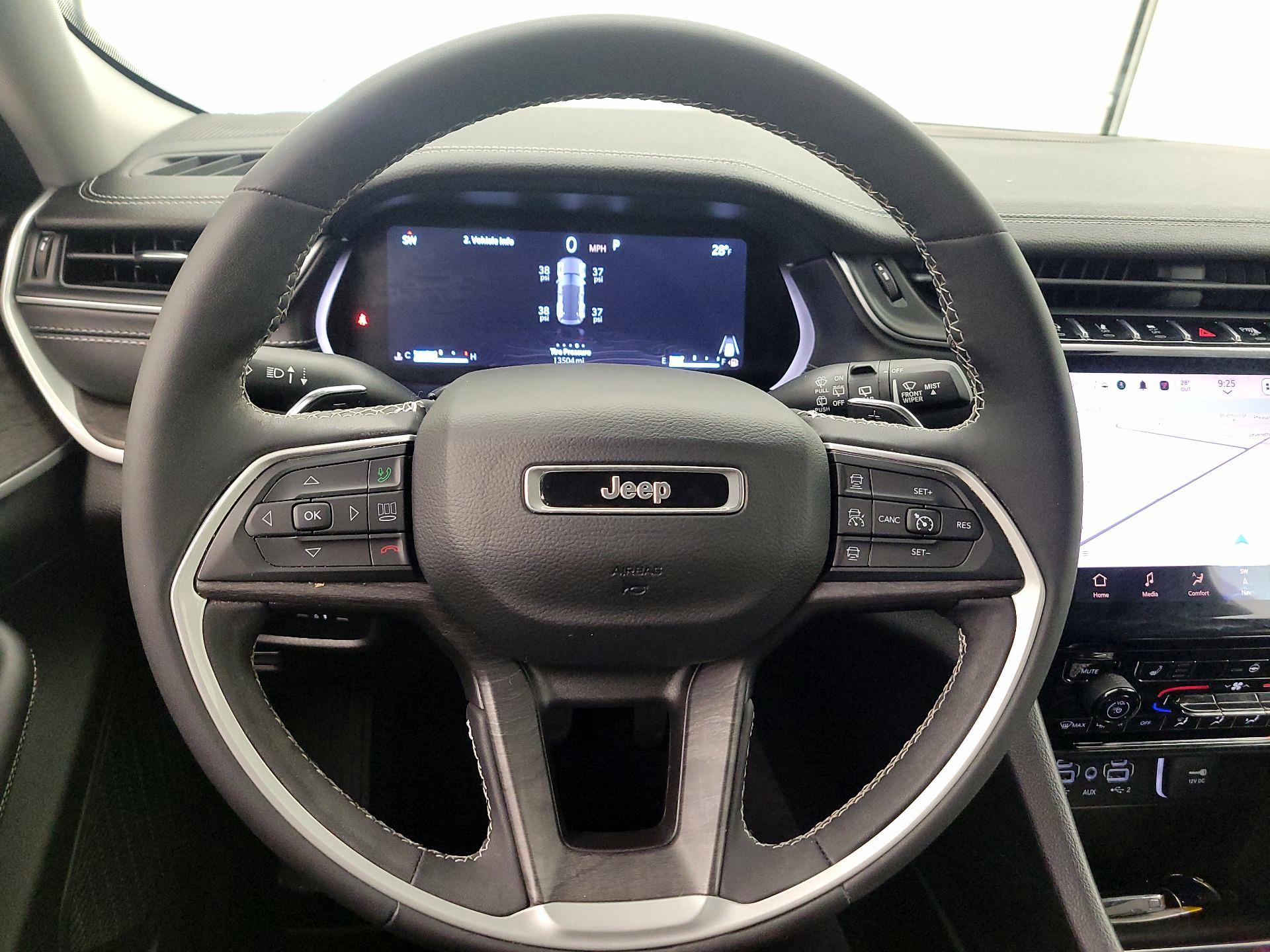 Thumbnail: 2023 Jeep Grand Cherokee - 10