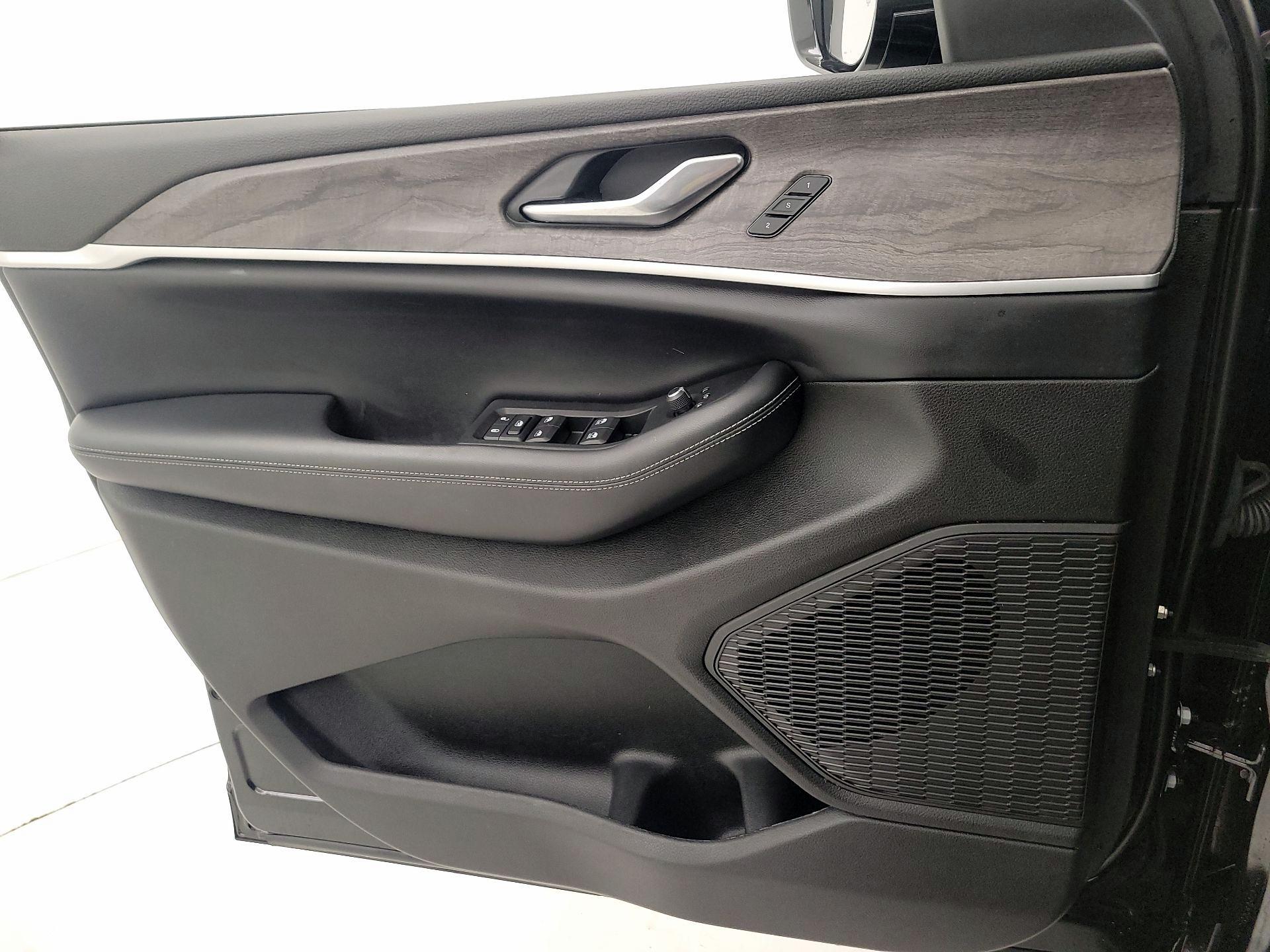 Thumbnail: 2023 Jeep Grand Cherokee - 12