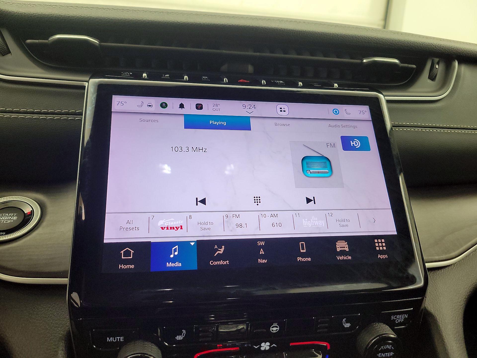 Thumbnail: 2023 Jeep Grand Cherokee - 16