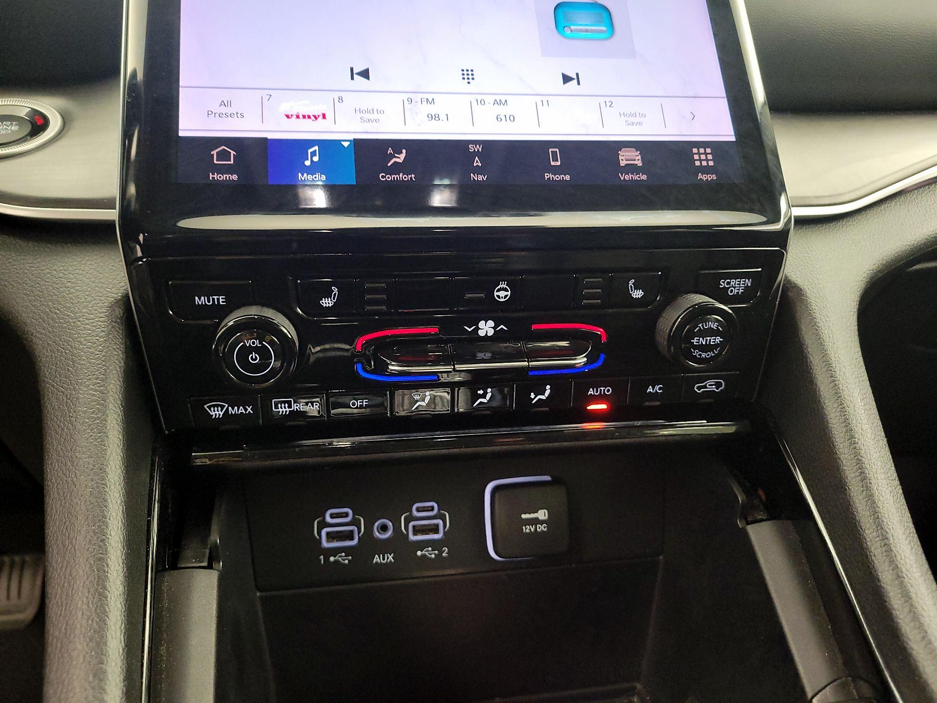 Thumbnail: 2023 Jeep Grand Cherokee - 17