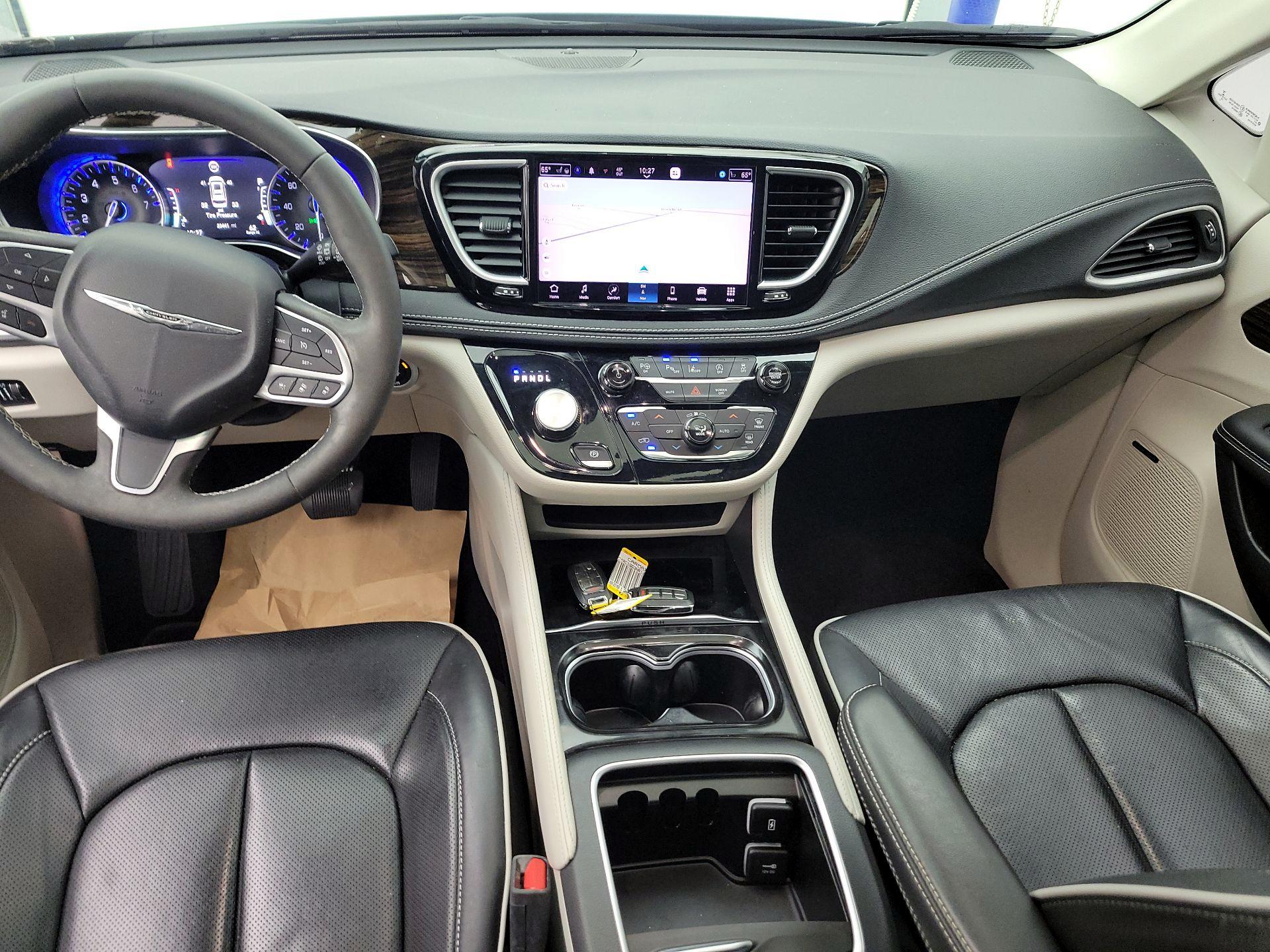 Thumbnail: 2022 Chrysler Pacifica - 9