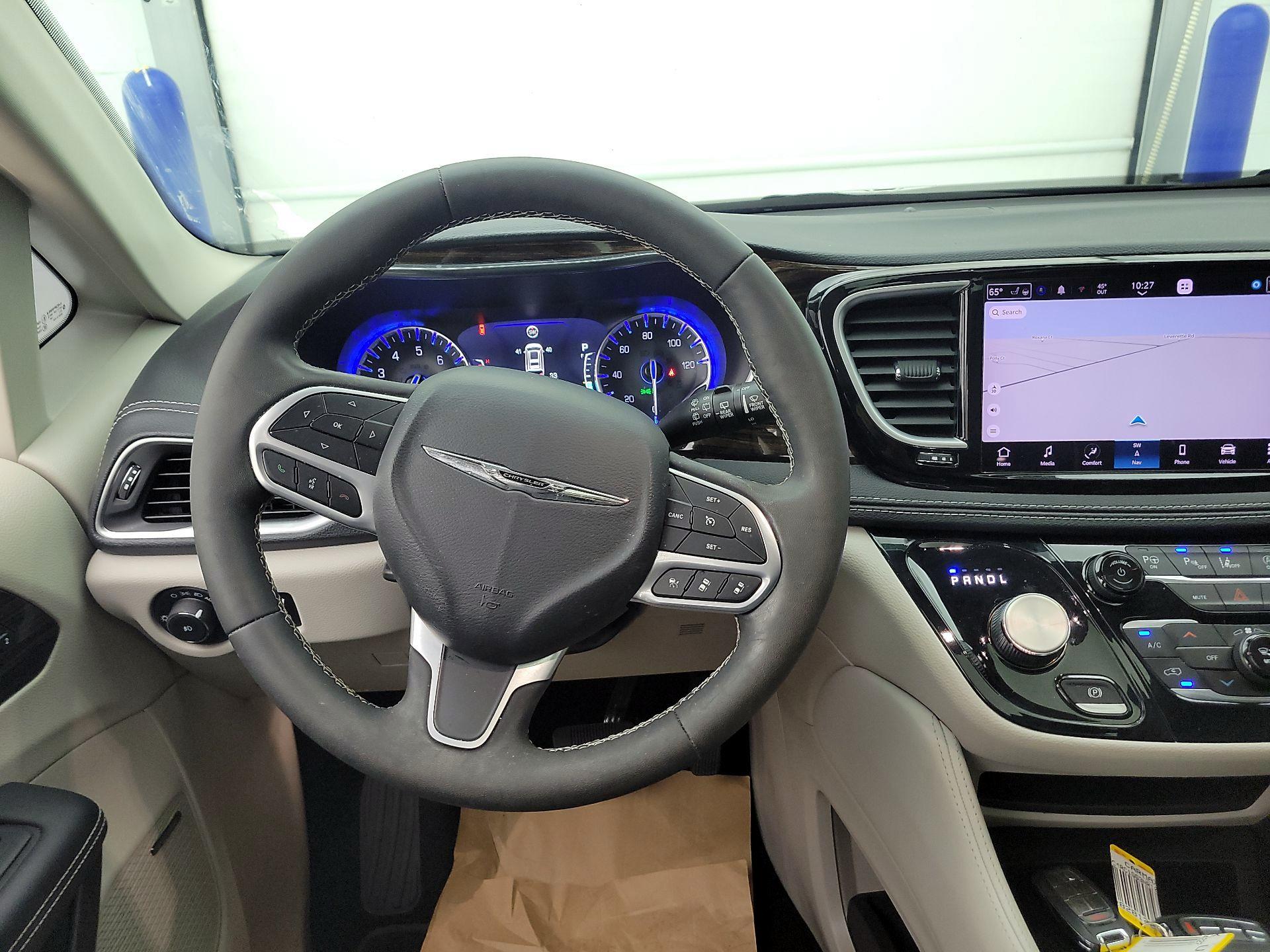 Thumbnail: 2022 Chrysler Pacifica - 10