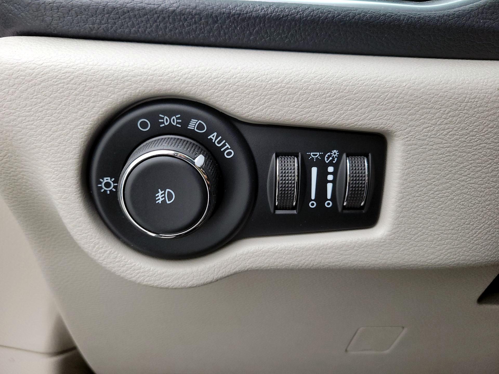 Thumbnail: 2022 Chrysler Pacifica - 13