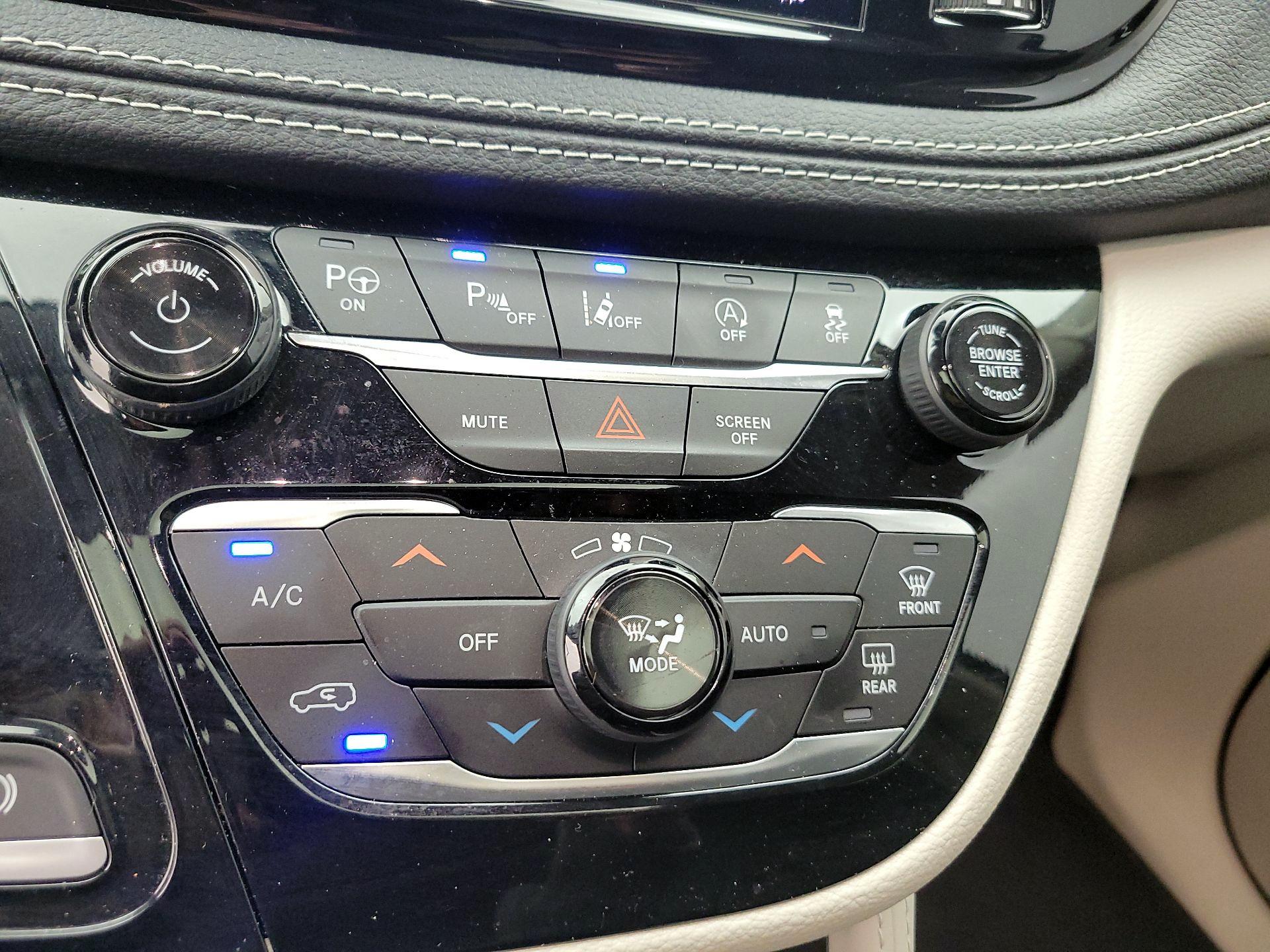 Thumbnail: 2022 Chrysler Pacifica - 17