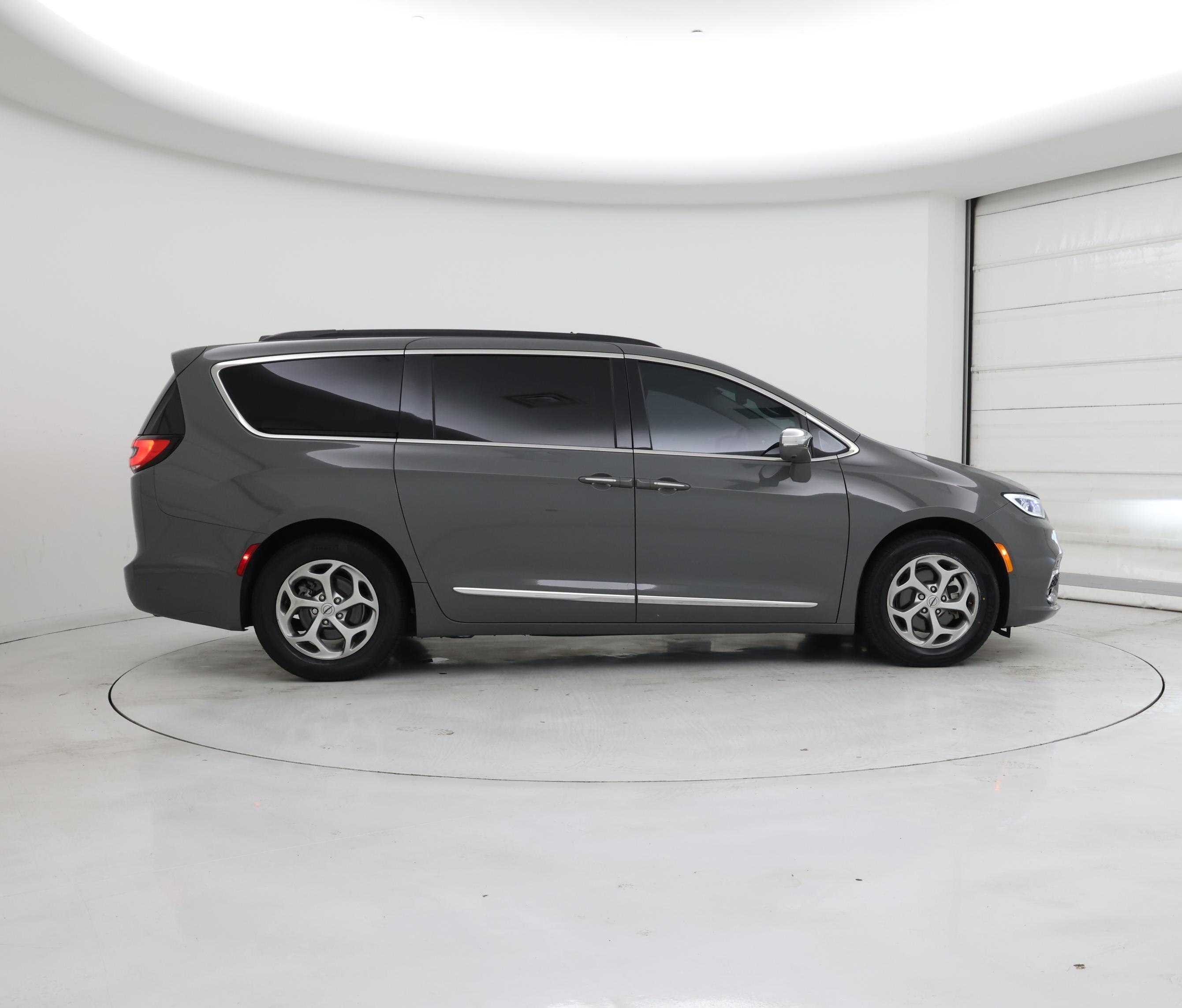 Thumbnail: 2022 Chrysler Pacifica - 7