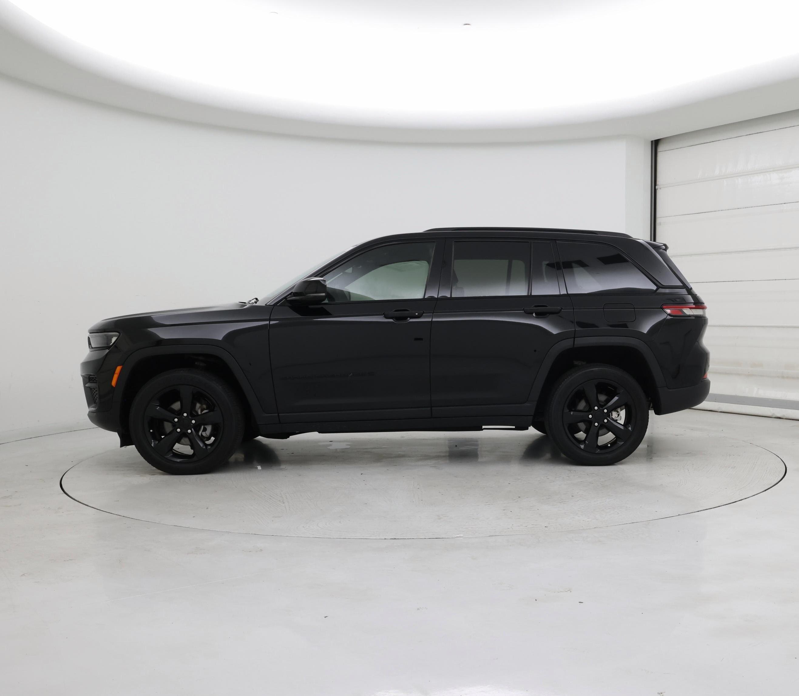 Thumbnail: 2023 Jeep Grand Cherokee - 3