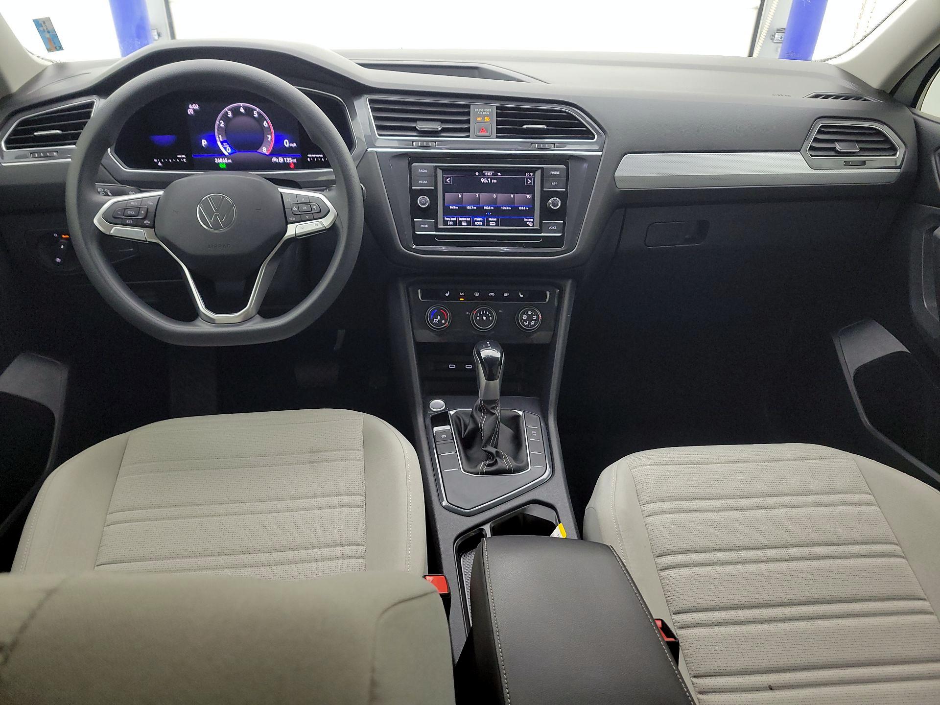 Thumbnail: 2022 Volkswagen Tiguan - 9