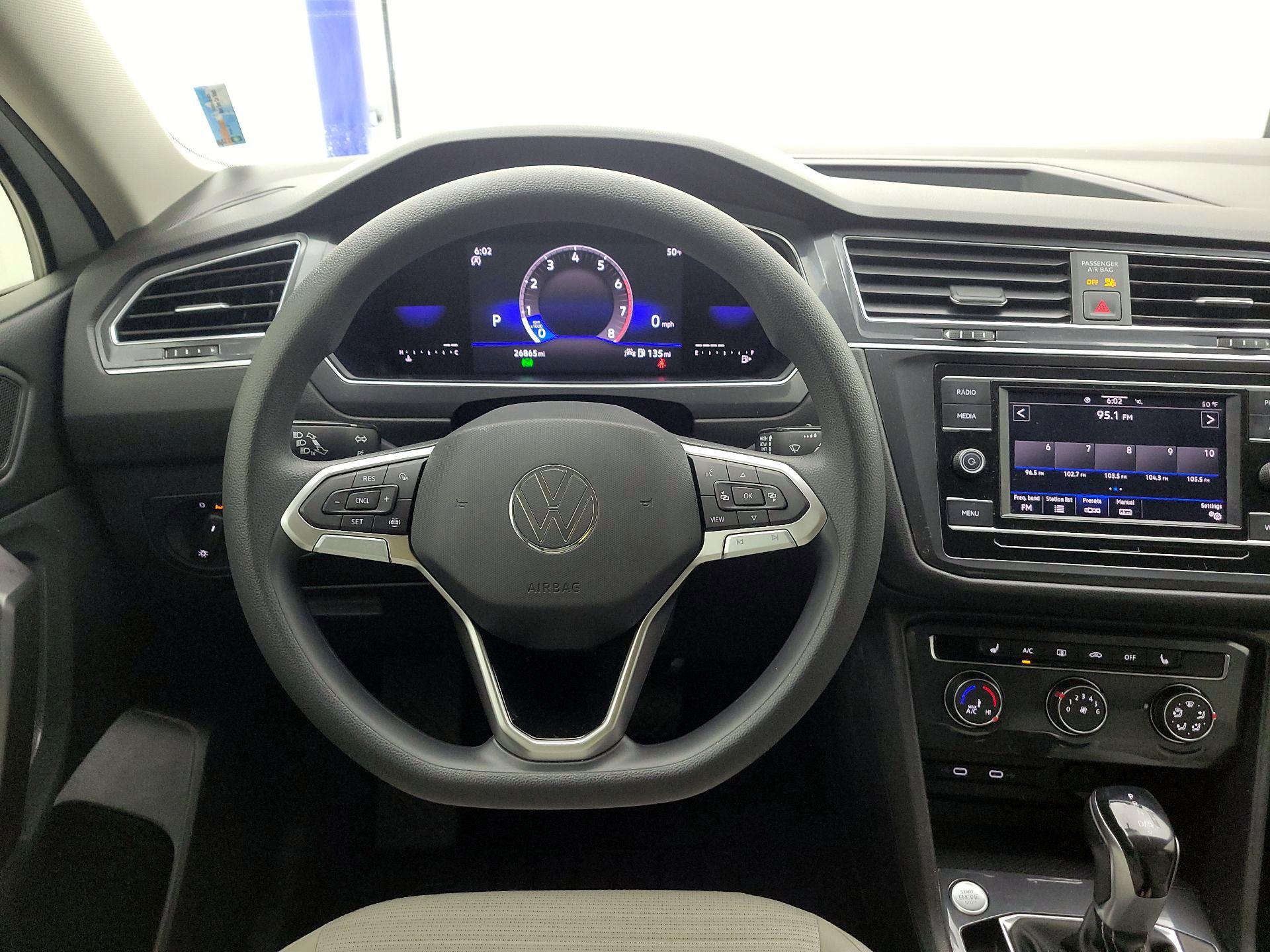 Thumbnail: 2022 Volkswagen Tiguan - 10