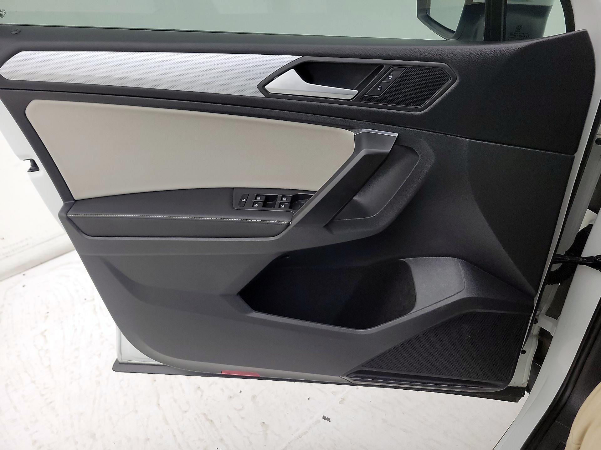 Thumbnail: 2022 Volkswagen Tiguan - 12