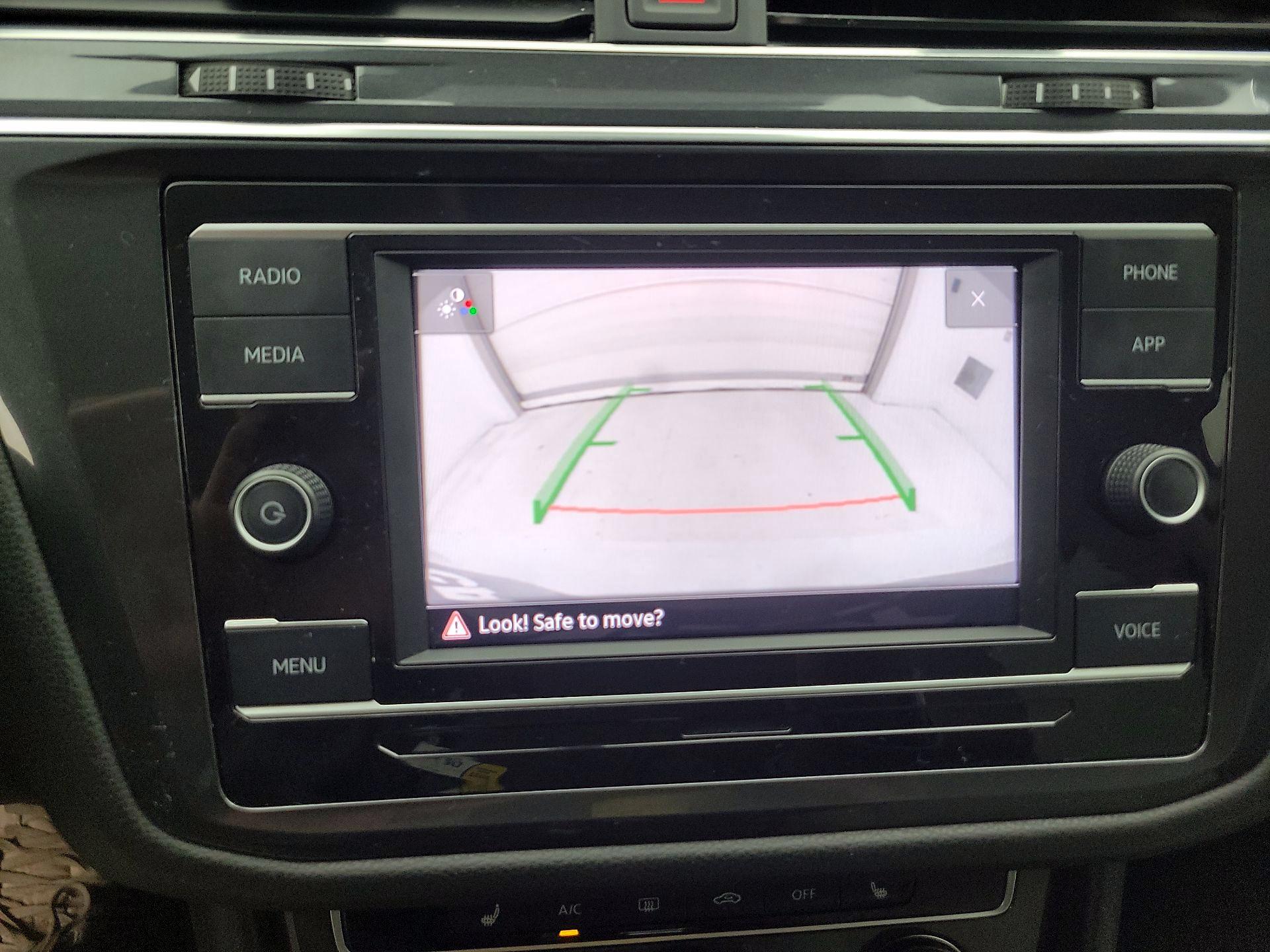 Thumbnail: 2022 Volkswagen Tiguan - 14