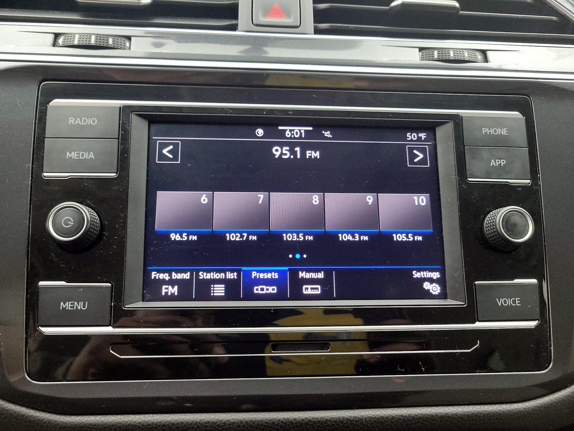 Thumbnail: 2022 Volkswagen Tiguan - 15