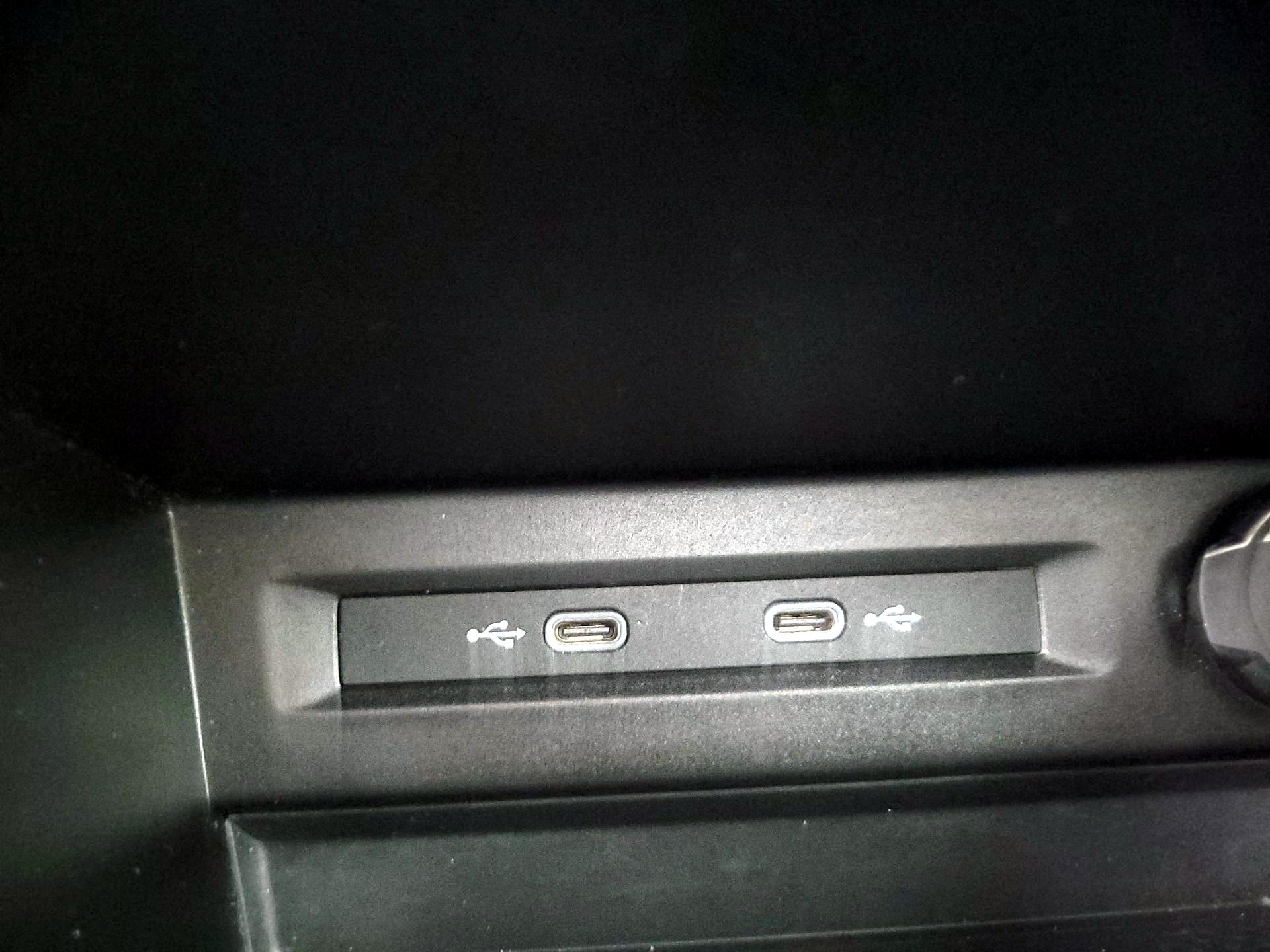 Thumbnail: 2022 Volkswagen Tiguan - 18