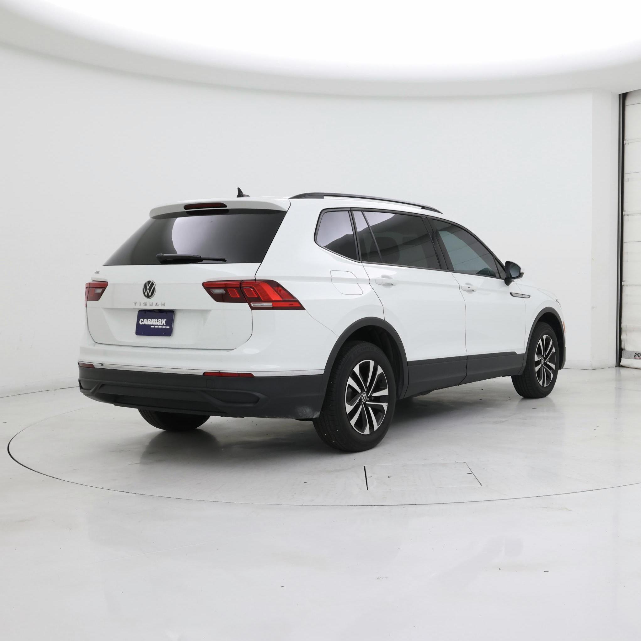 Thumbnail: 2022 Volkswagen Tiguan - 8