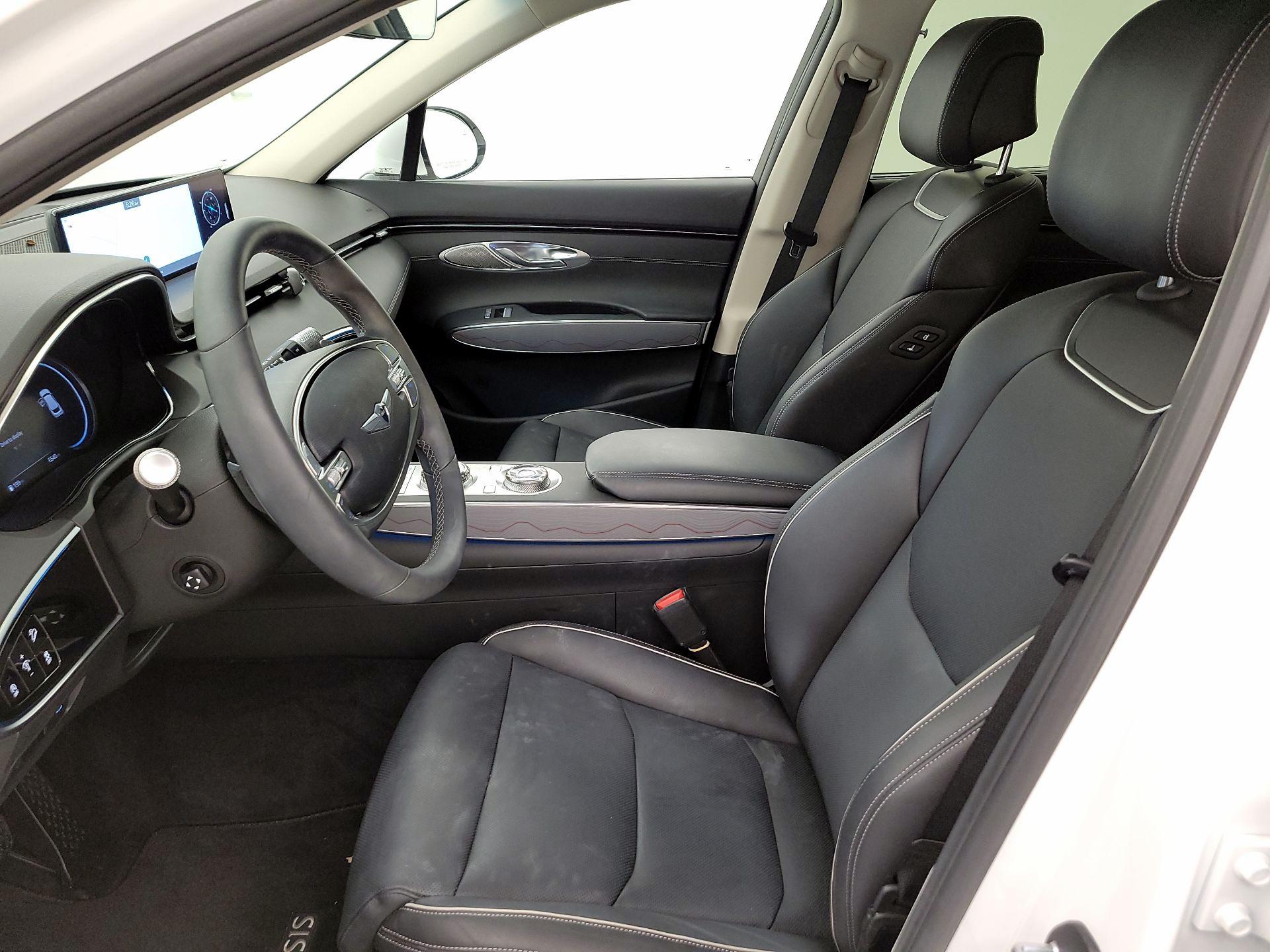 Thumbnail: 2023 Genesis GV70 - 11