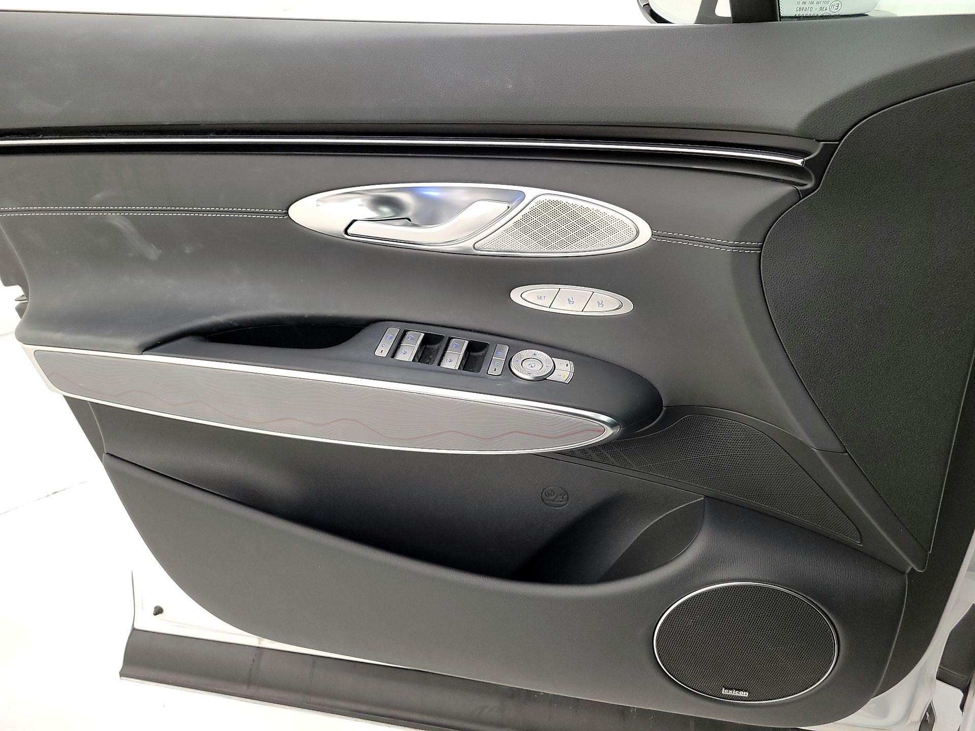 Thumbnail: 2023 Genesis GV70 - 12