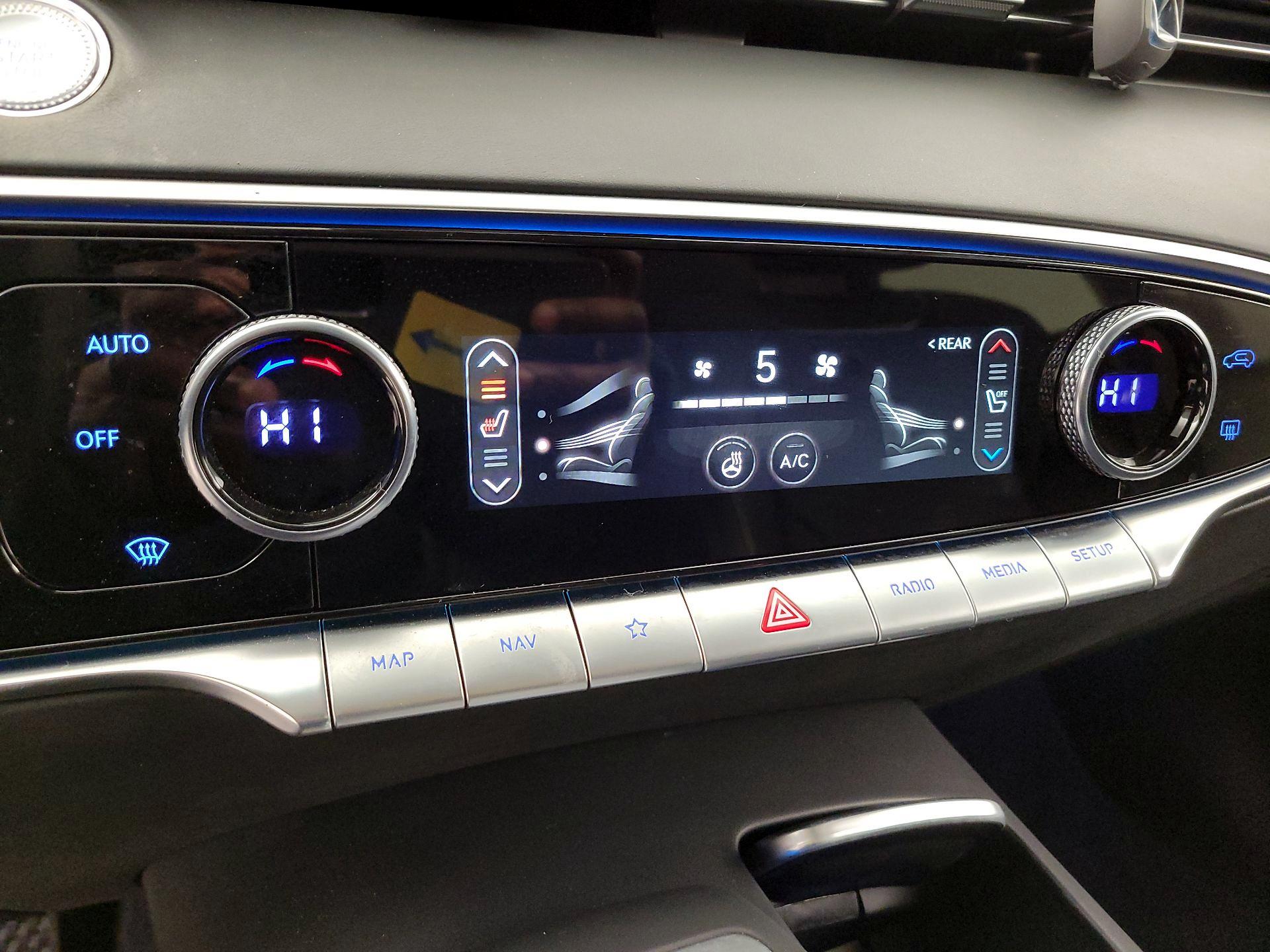 Thumbnail: 2023 Genesis GV70 - 17