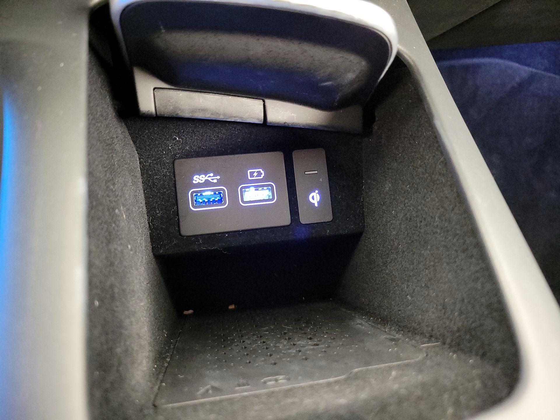 Thumbnail: 2023 Genesis GV70 - 19