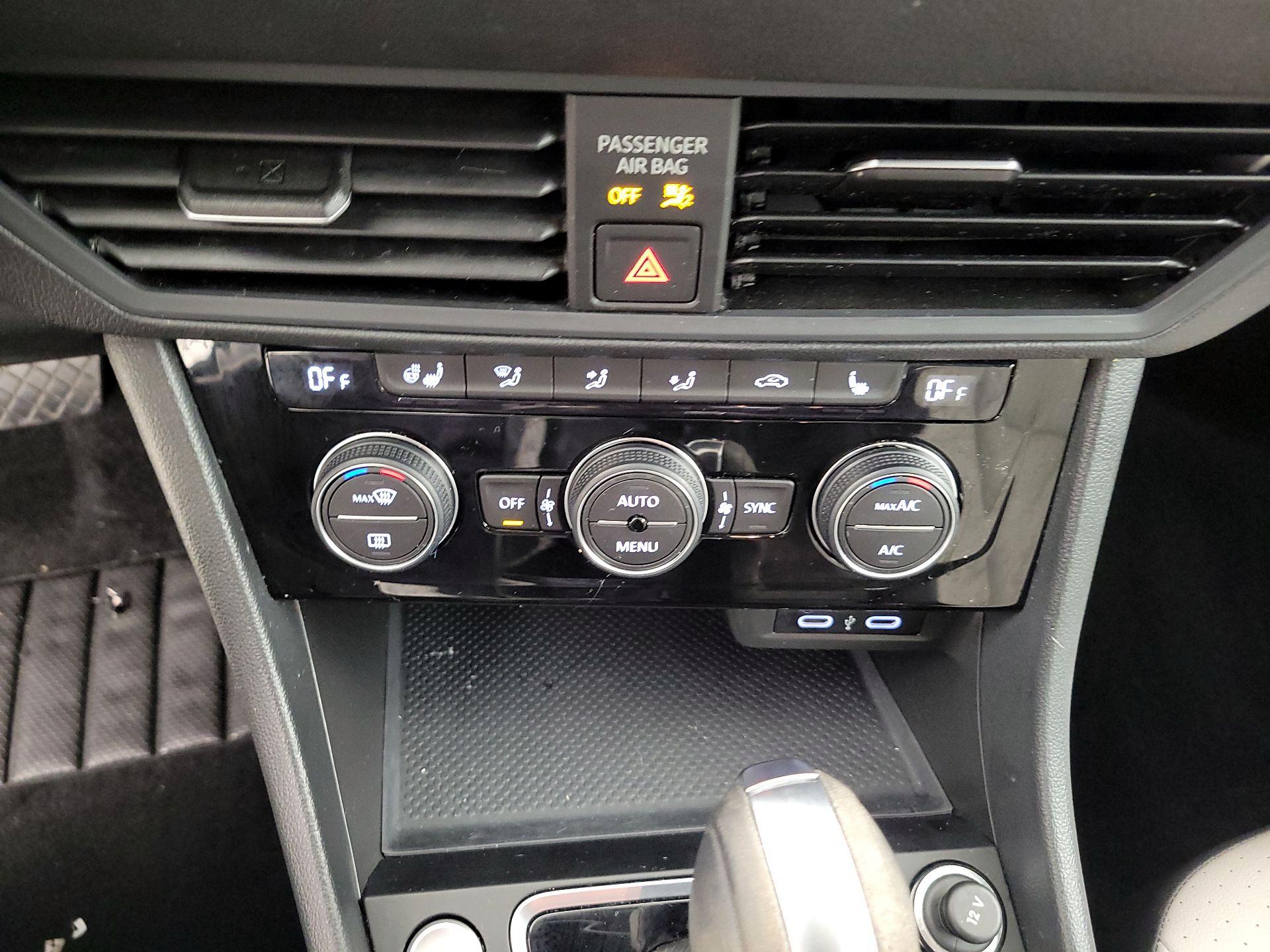 Thumbnail: 2021 Volkswagen Jetta - 16