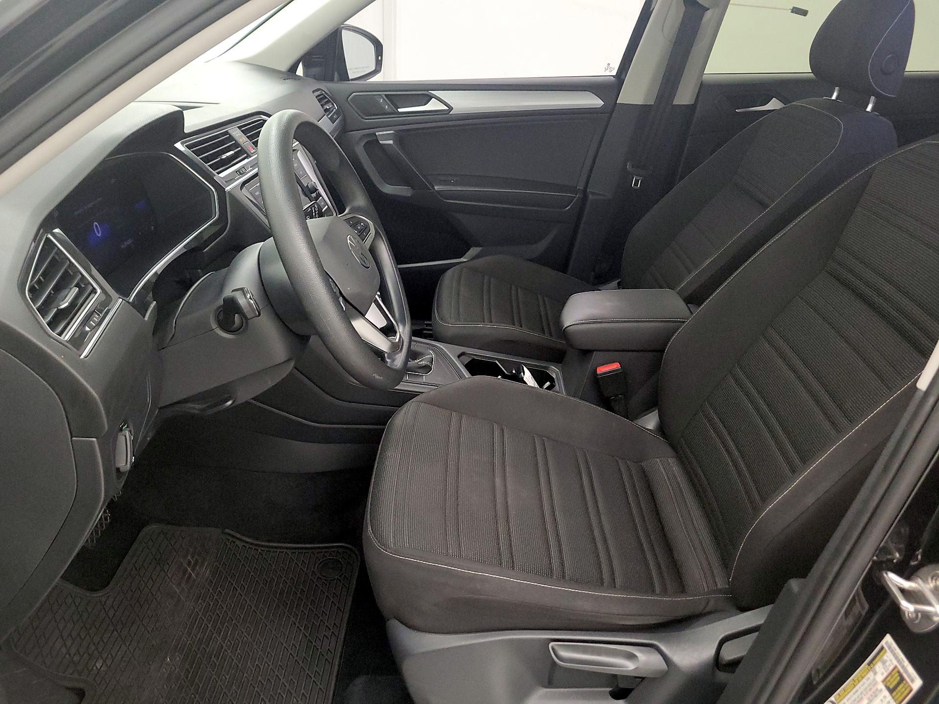 Thumbnail: 2022 Volkswagen Tiguan - 9