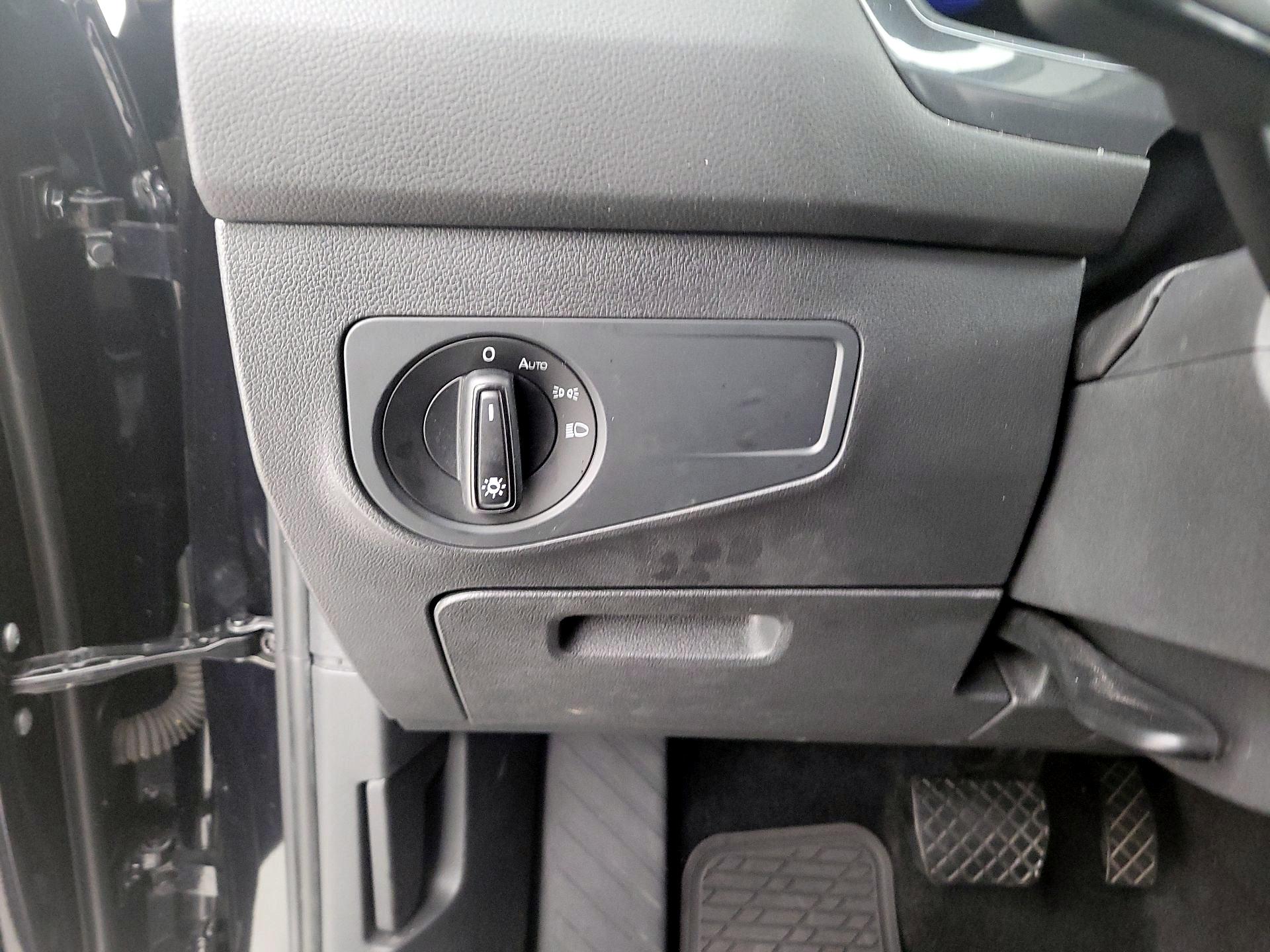 Thumbnail: 2022 Volkswagen Tiguan - 11