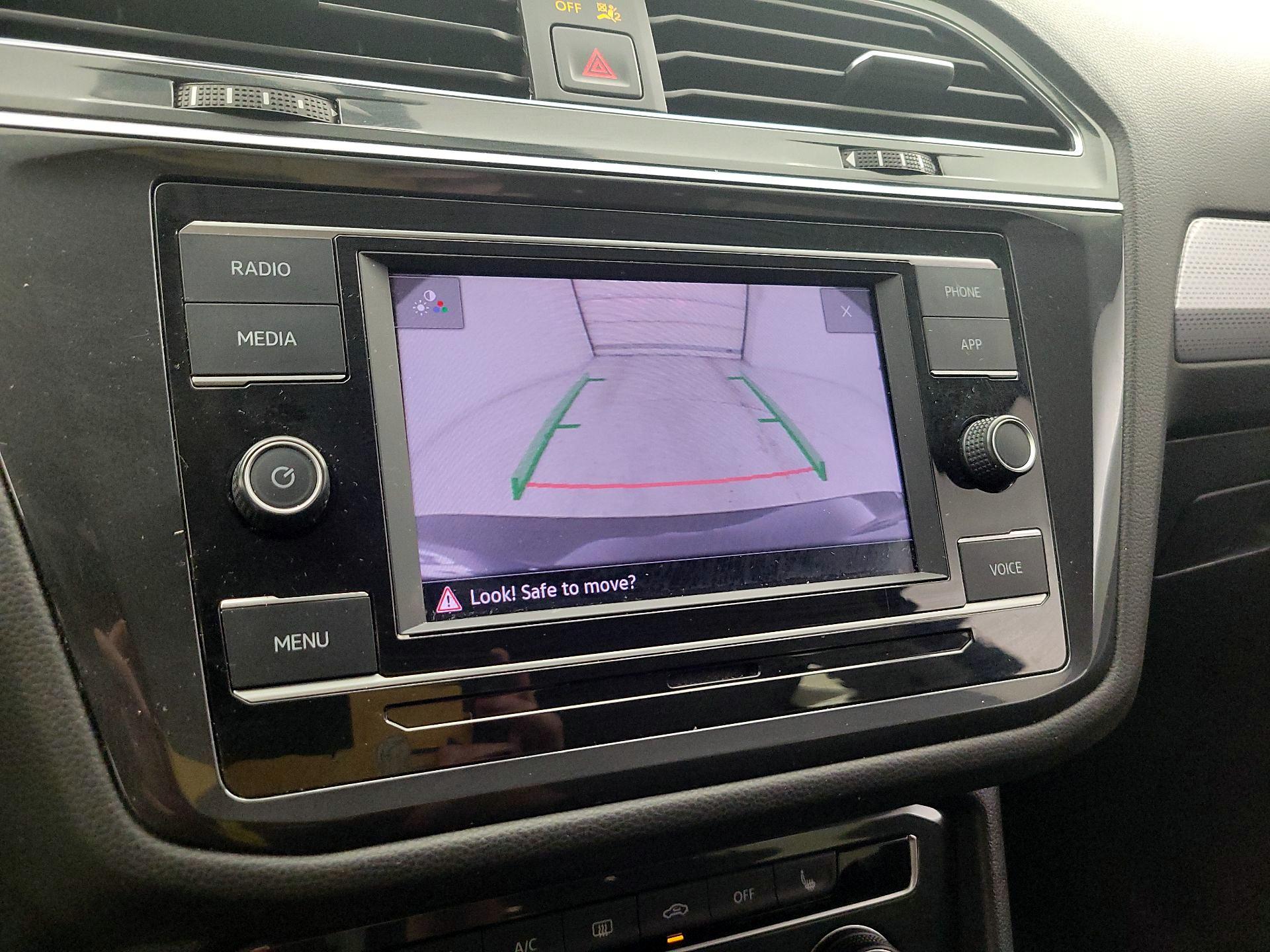 Thumbnail: 2022 Volkswagen Tiguan - 12