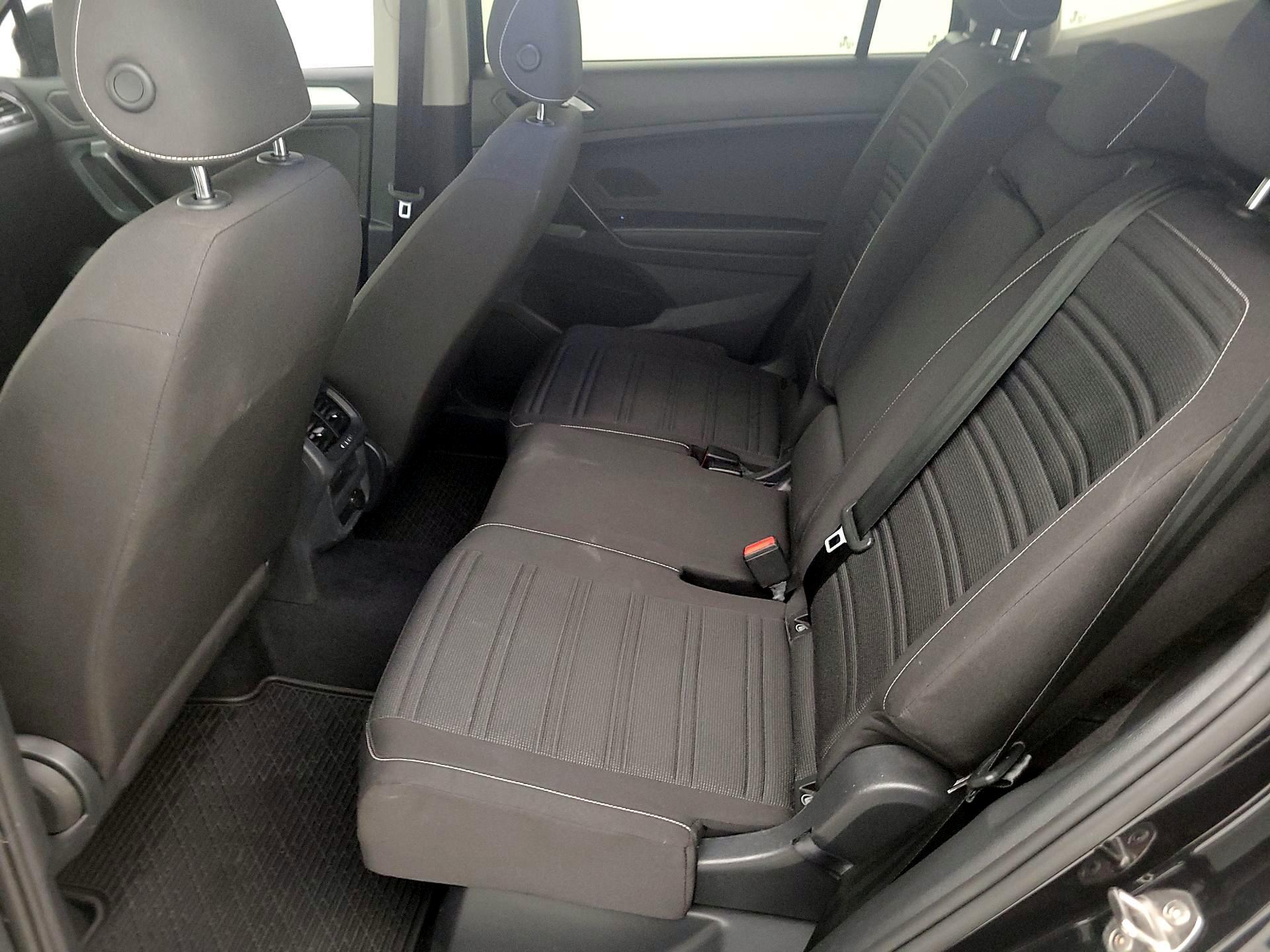 Thumbnail: 2022 Volkswagen Tiguan - 17