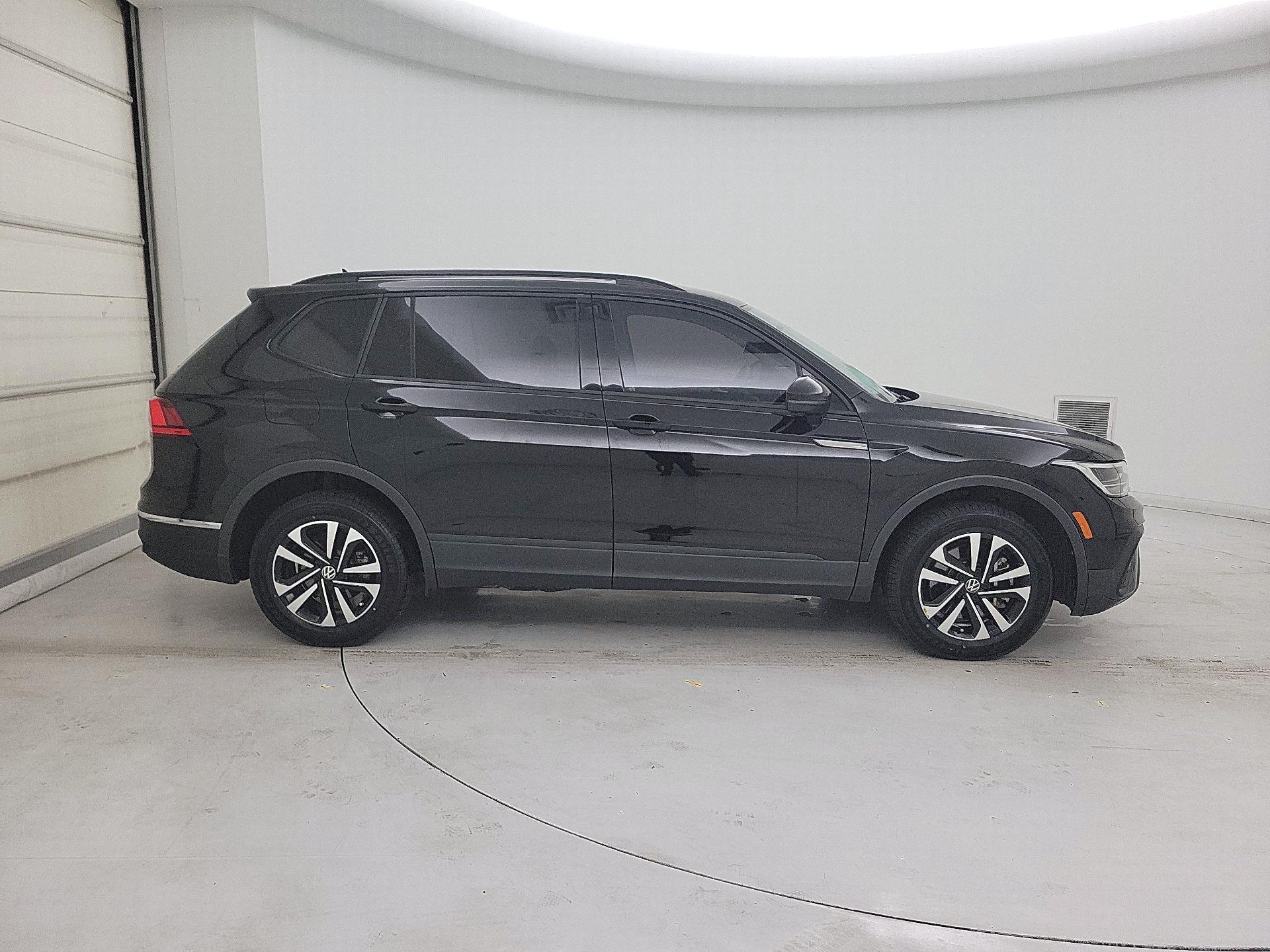 Thumbnail: 2022 Volkswagen Tiguan - 4