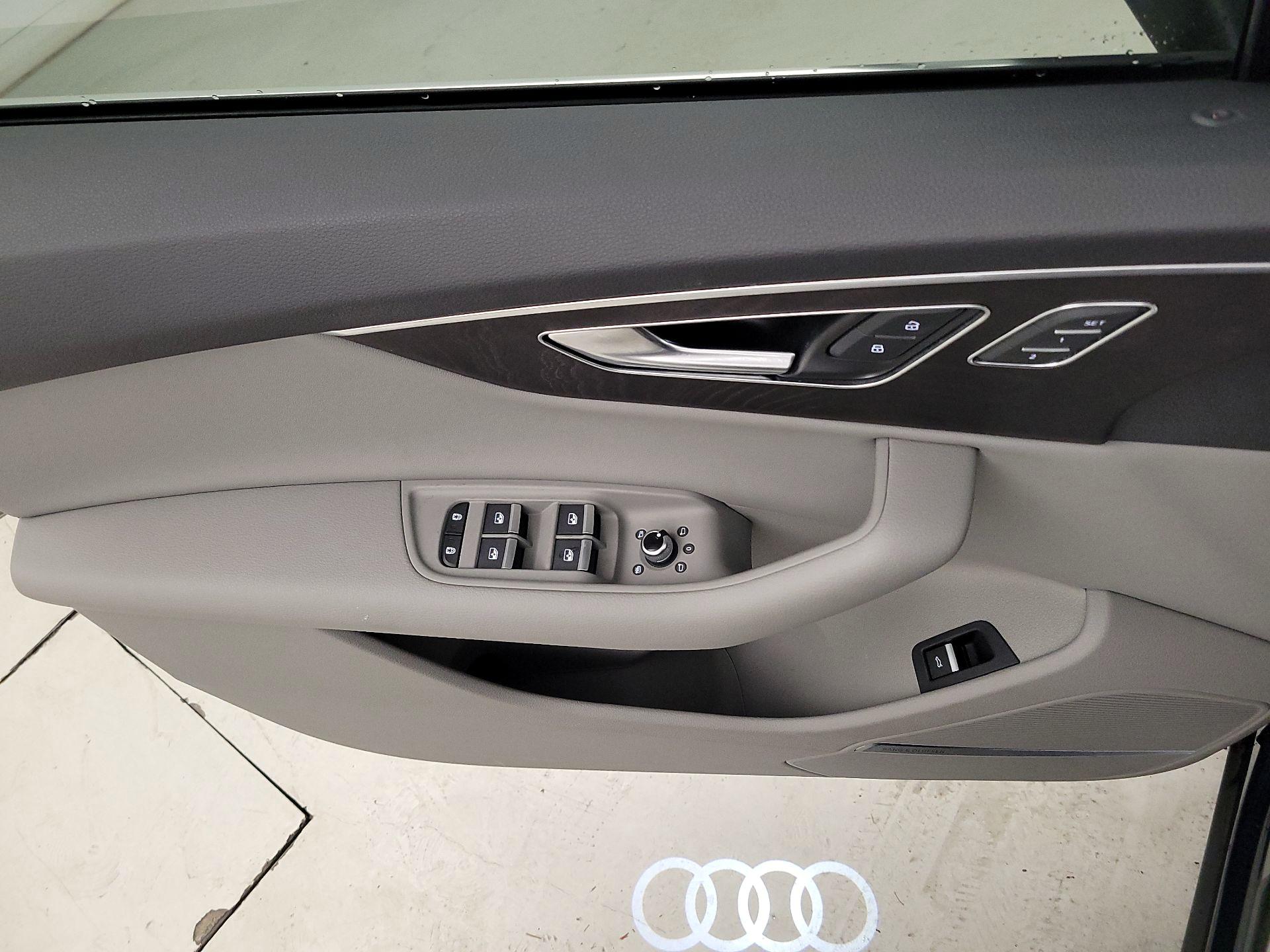 Thumbnail: 2021 Audi Q7 - 12