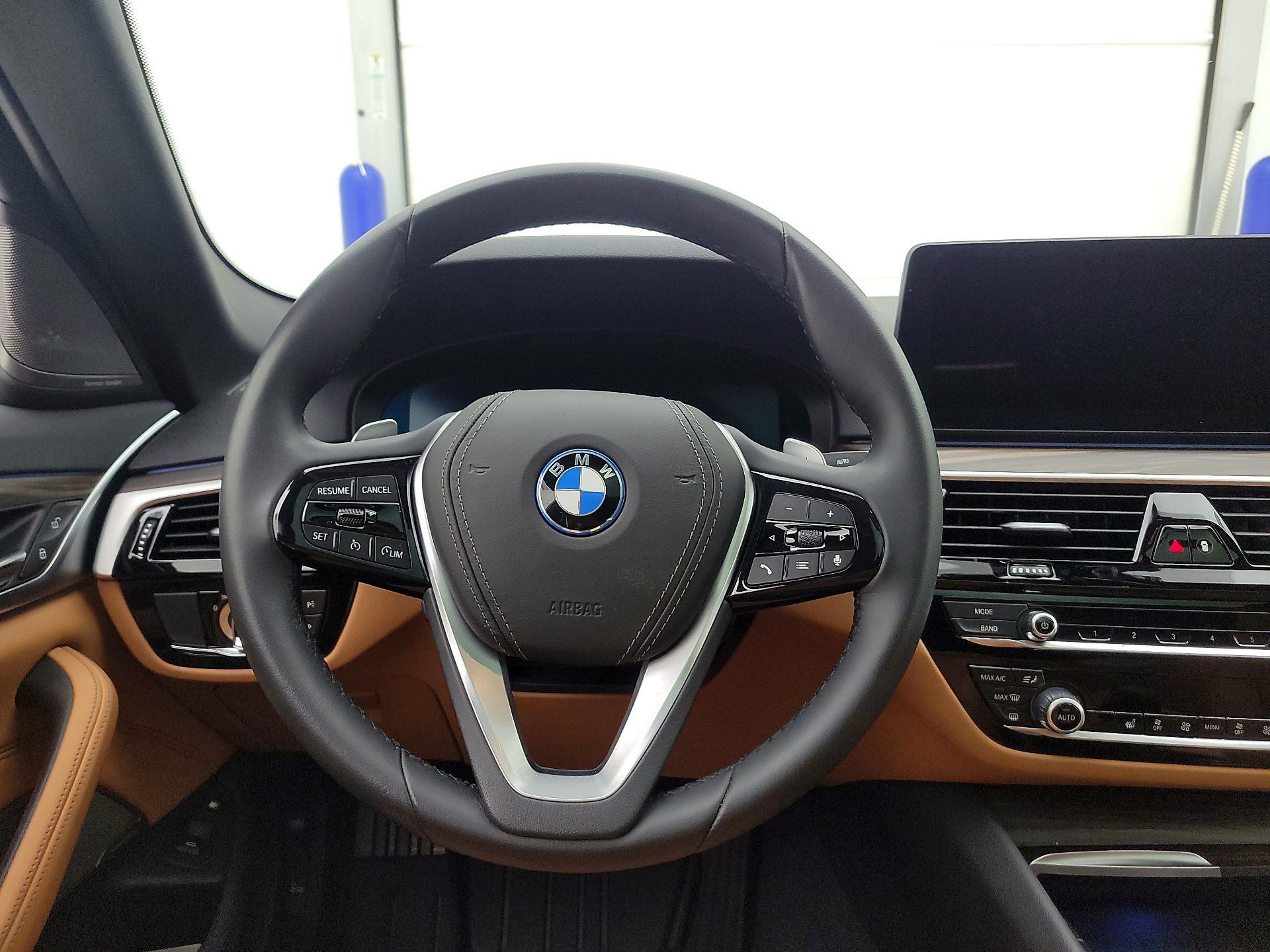 Thumbnail: 2023 BMW 5 Series - 10