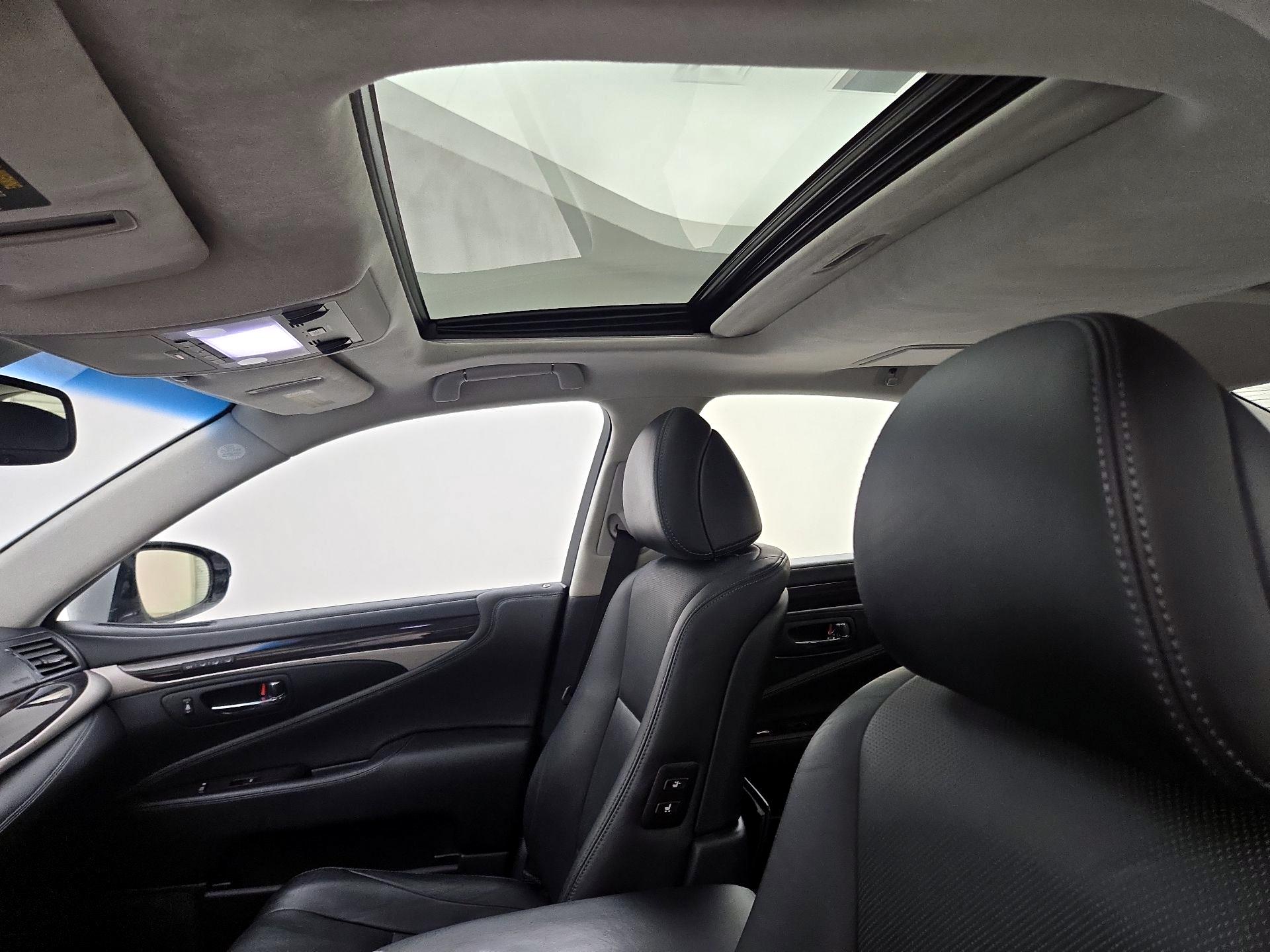 Thumbnail: 2016 Lexus LS - 20