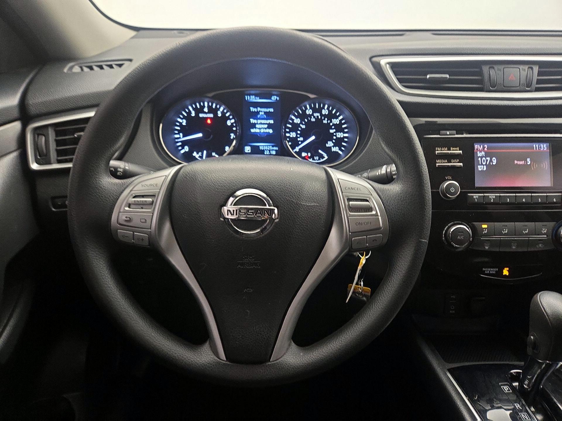 Thumbnail: 2015 Nissan Rogue - 10