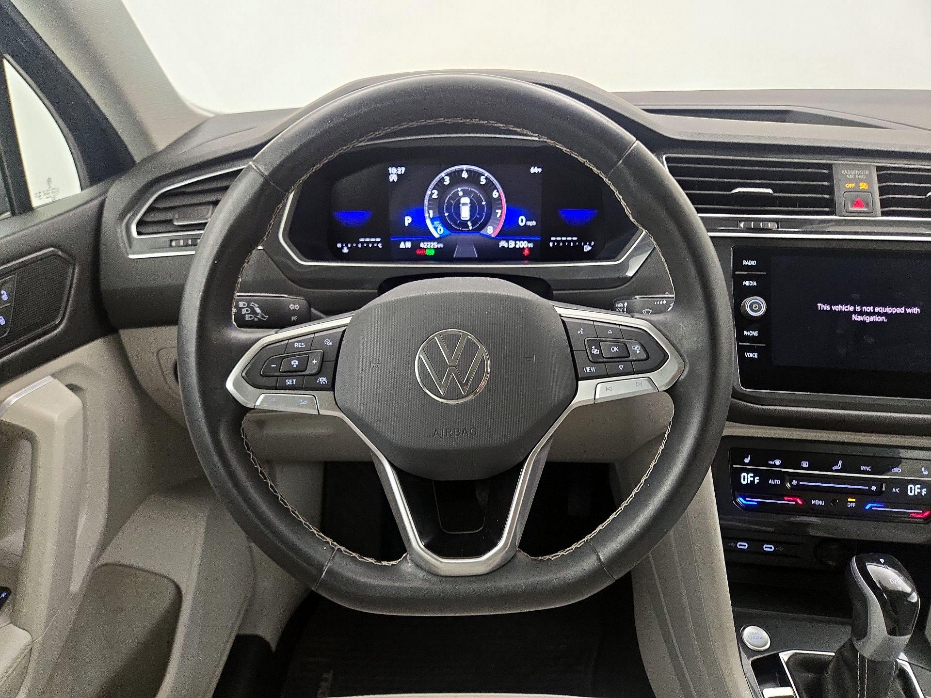 Thumbnail: 2023 Volkswagen Tiguan - 10